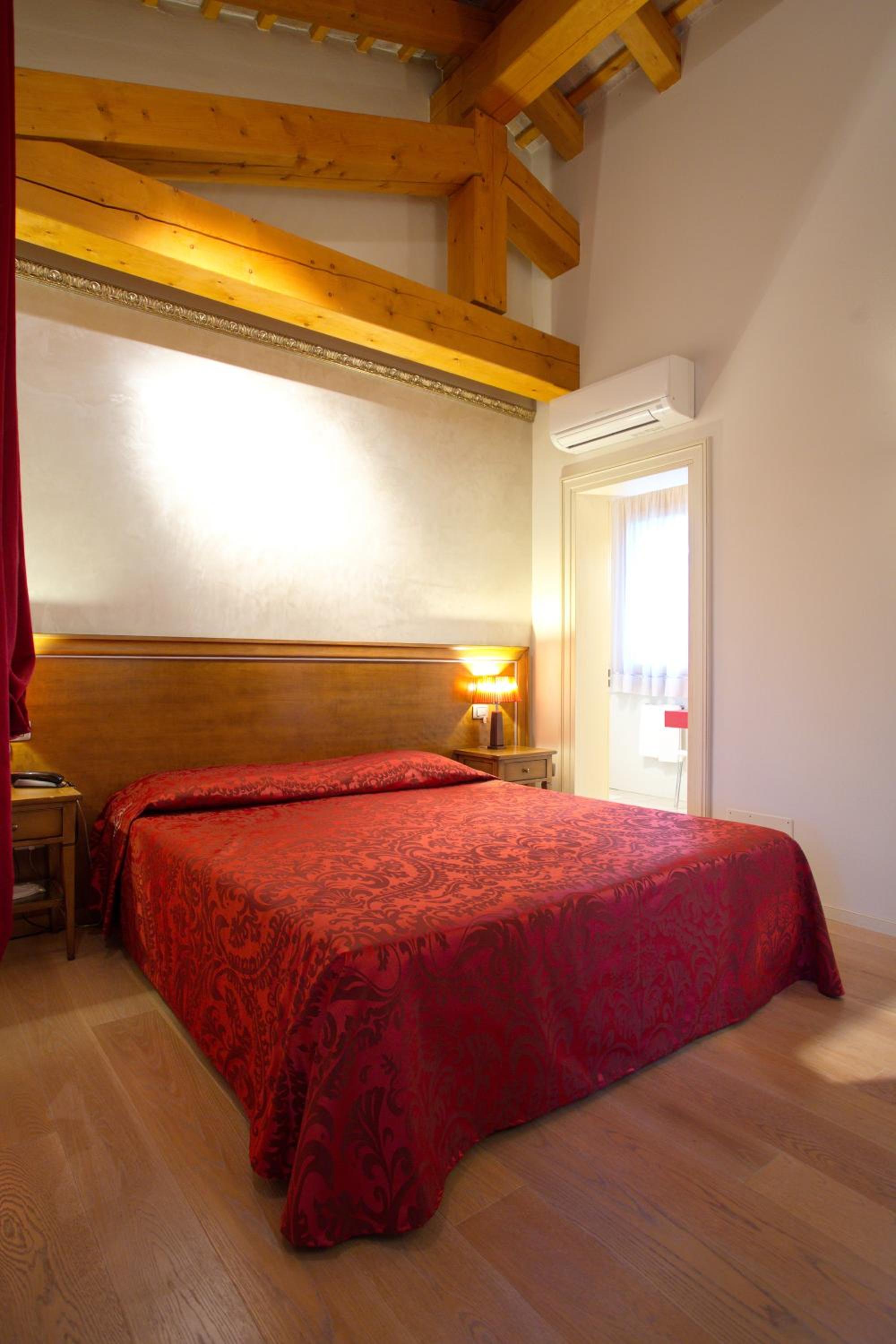 Superior Double/Twin Room photo 2