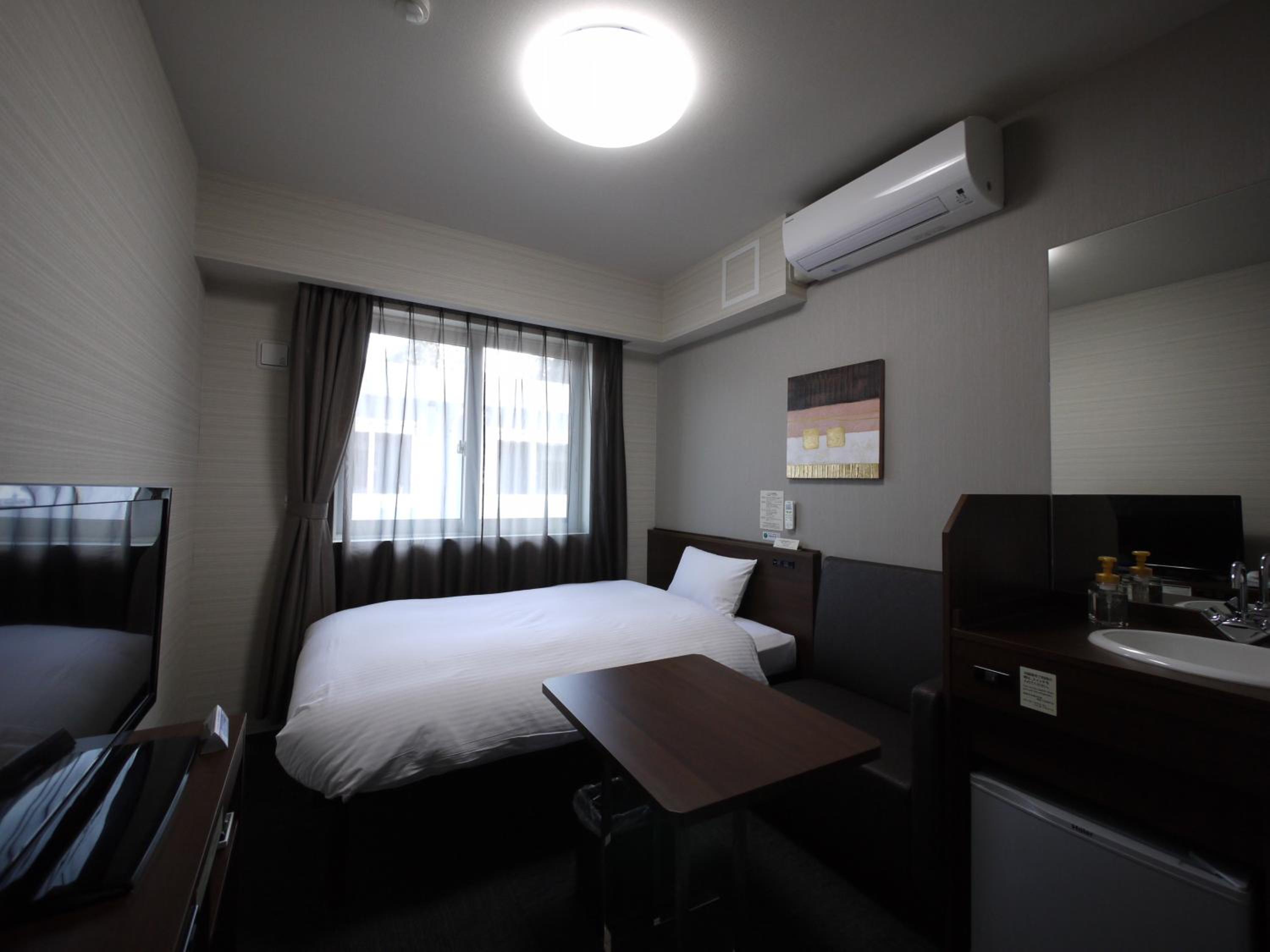 Single Room with Shared Bathroom - Smoking
