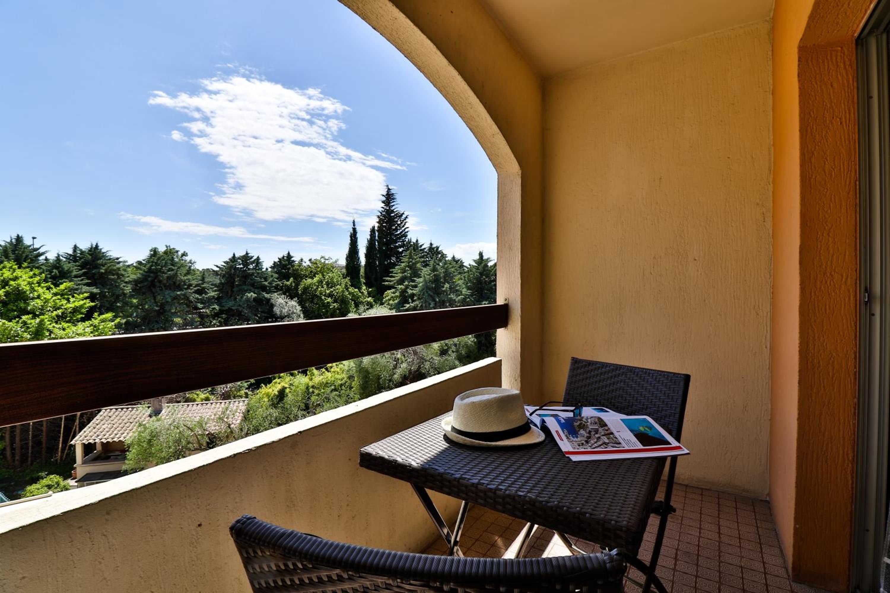 Standard Double Room with Balcony - Photo 3