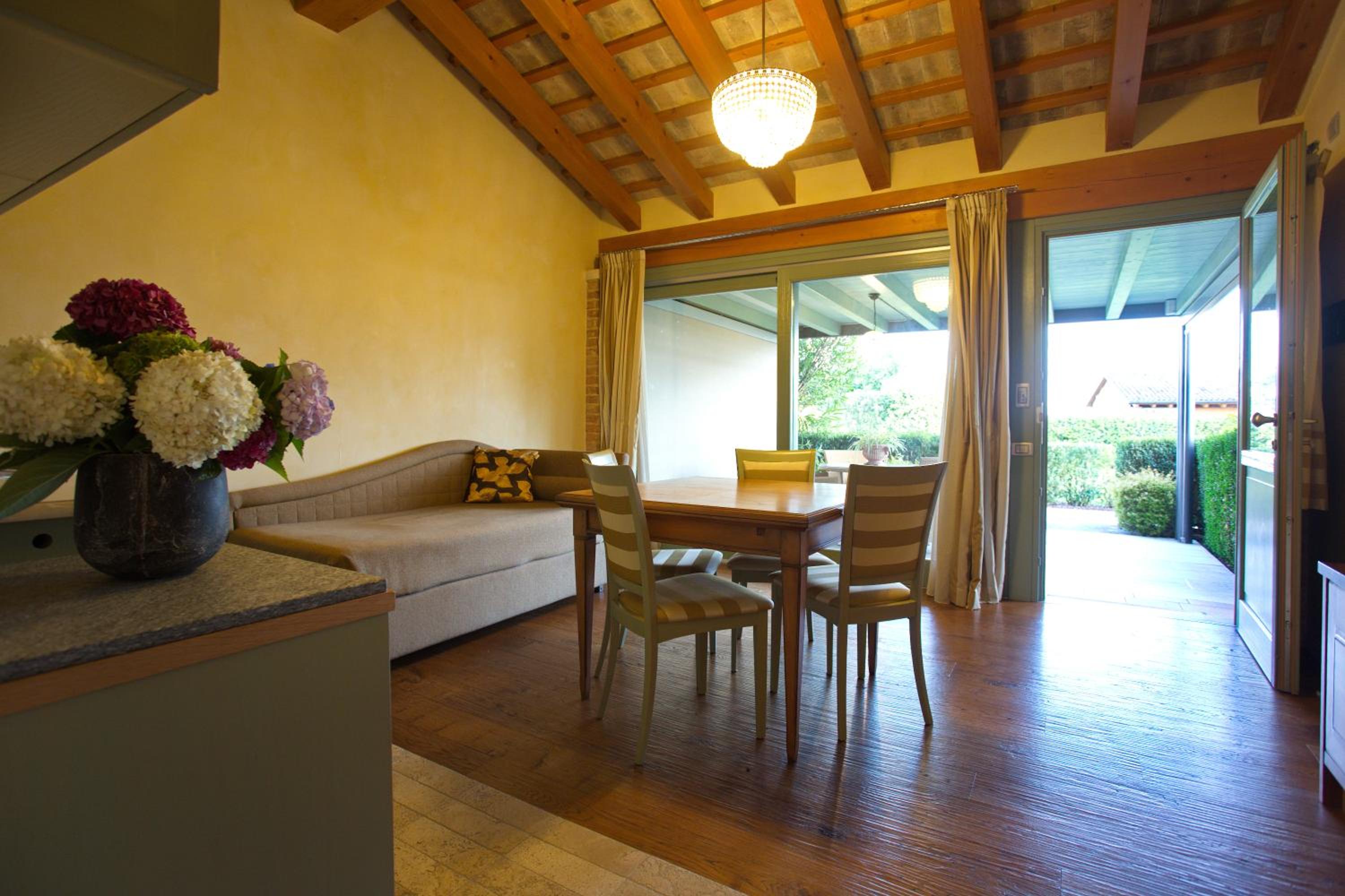 Suite - Photo 4