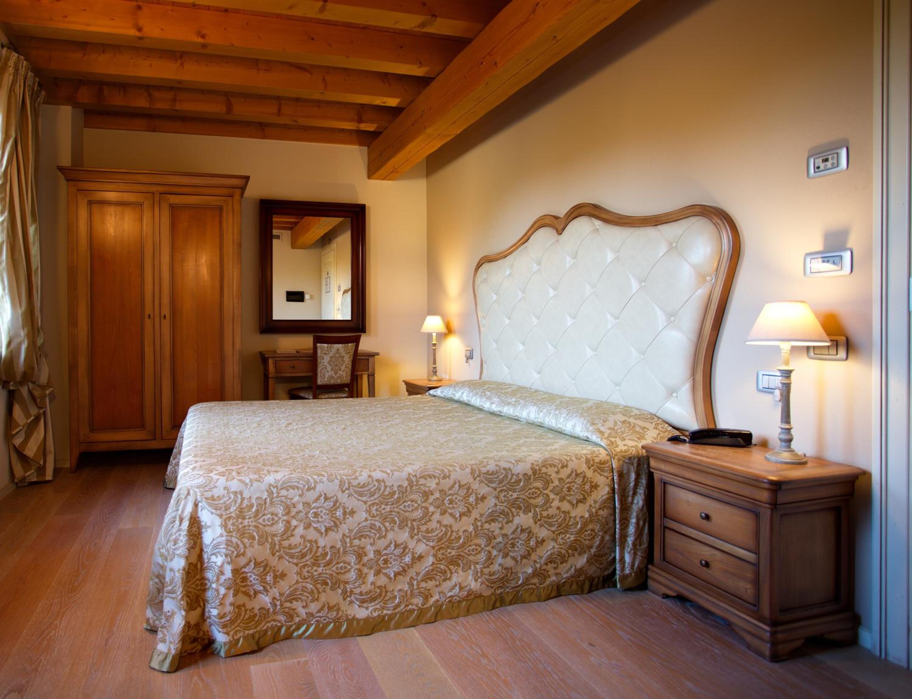Double or Twin Room - Photo 7