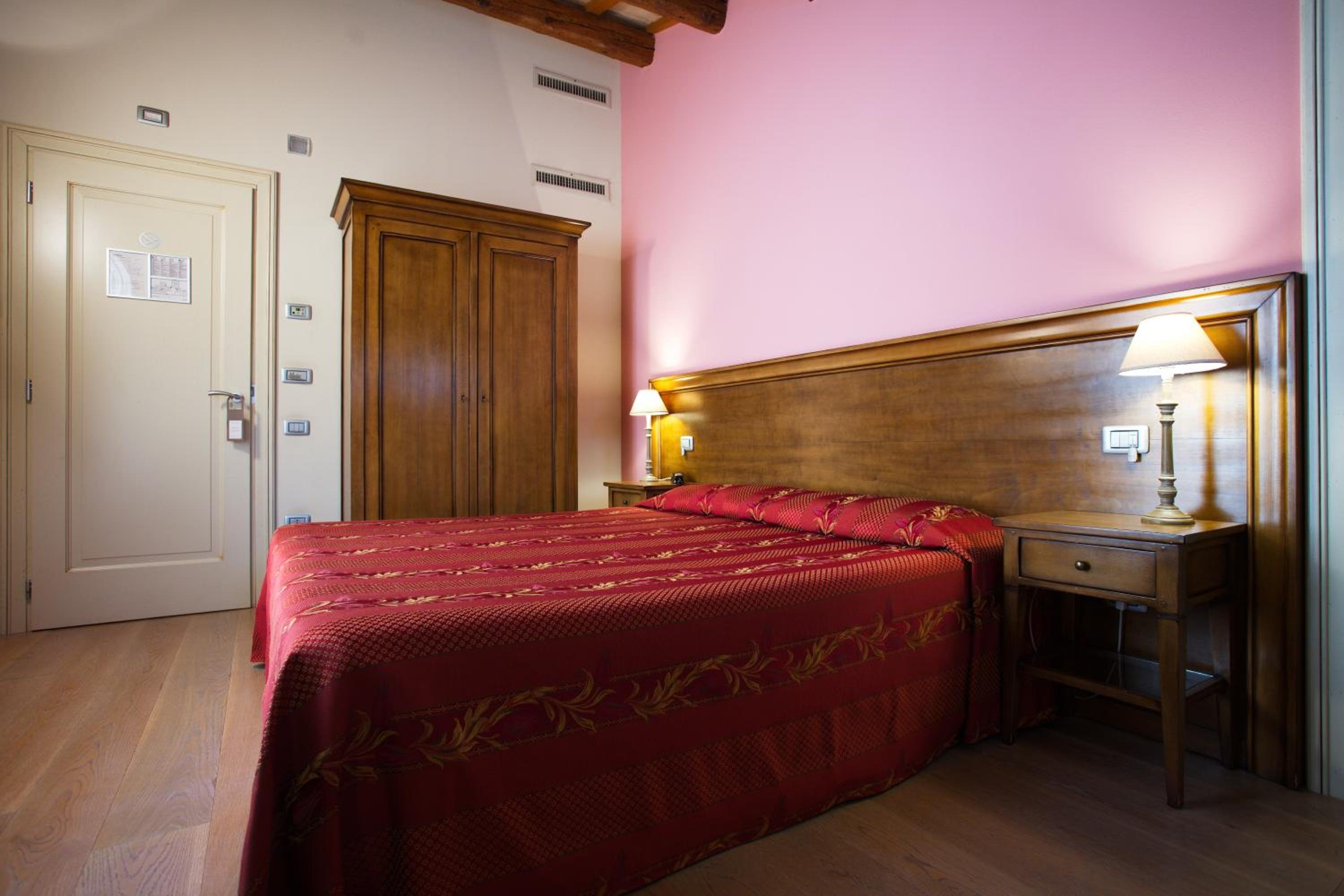 Double or Twin Room - Photo 20