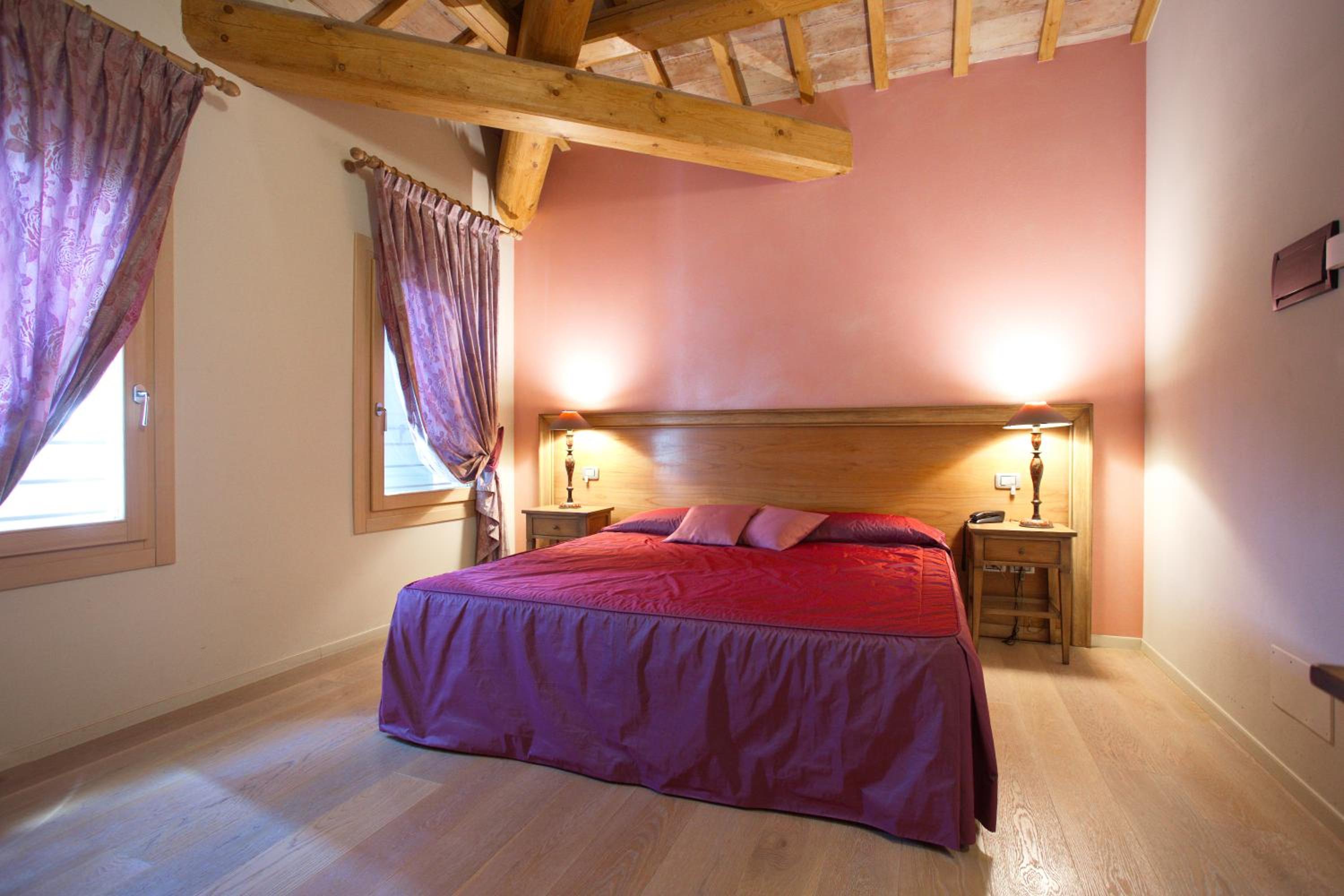 Double or Twin Room - Photo 12