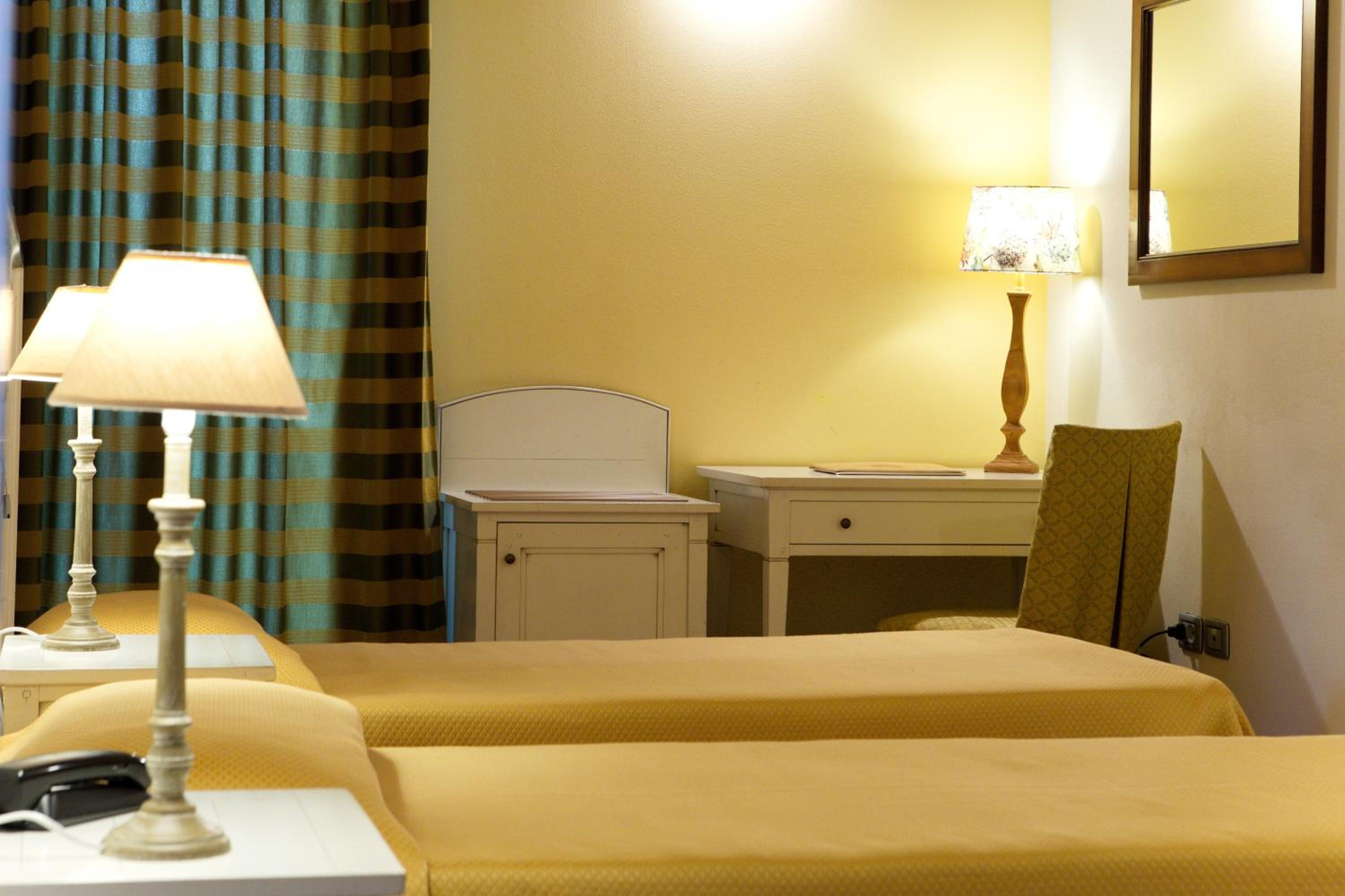Double or Twin Room - Photo 5