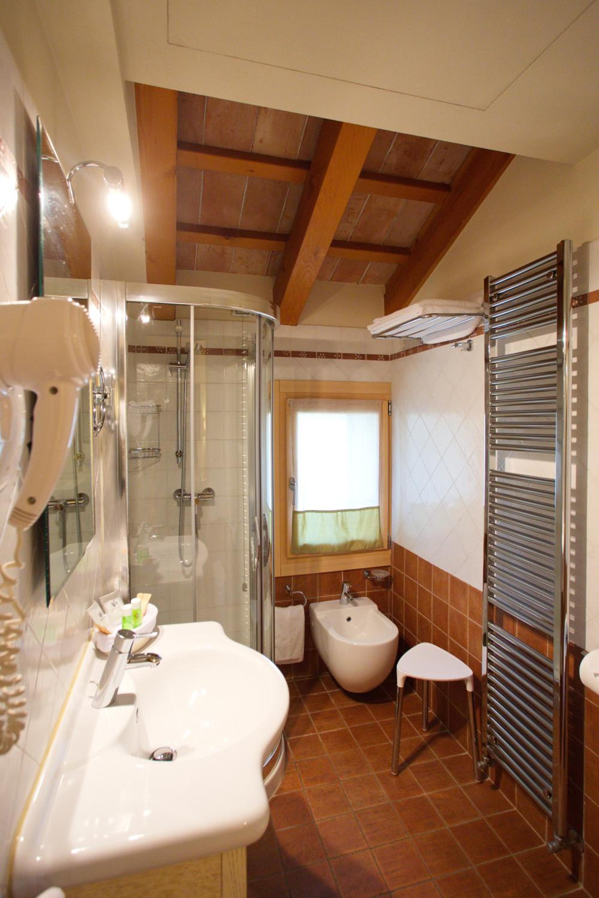 Double or Twin Room - Photo 2