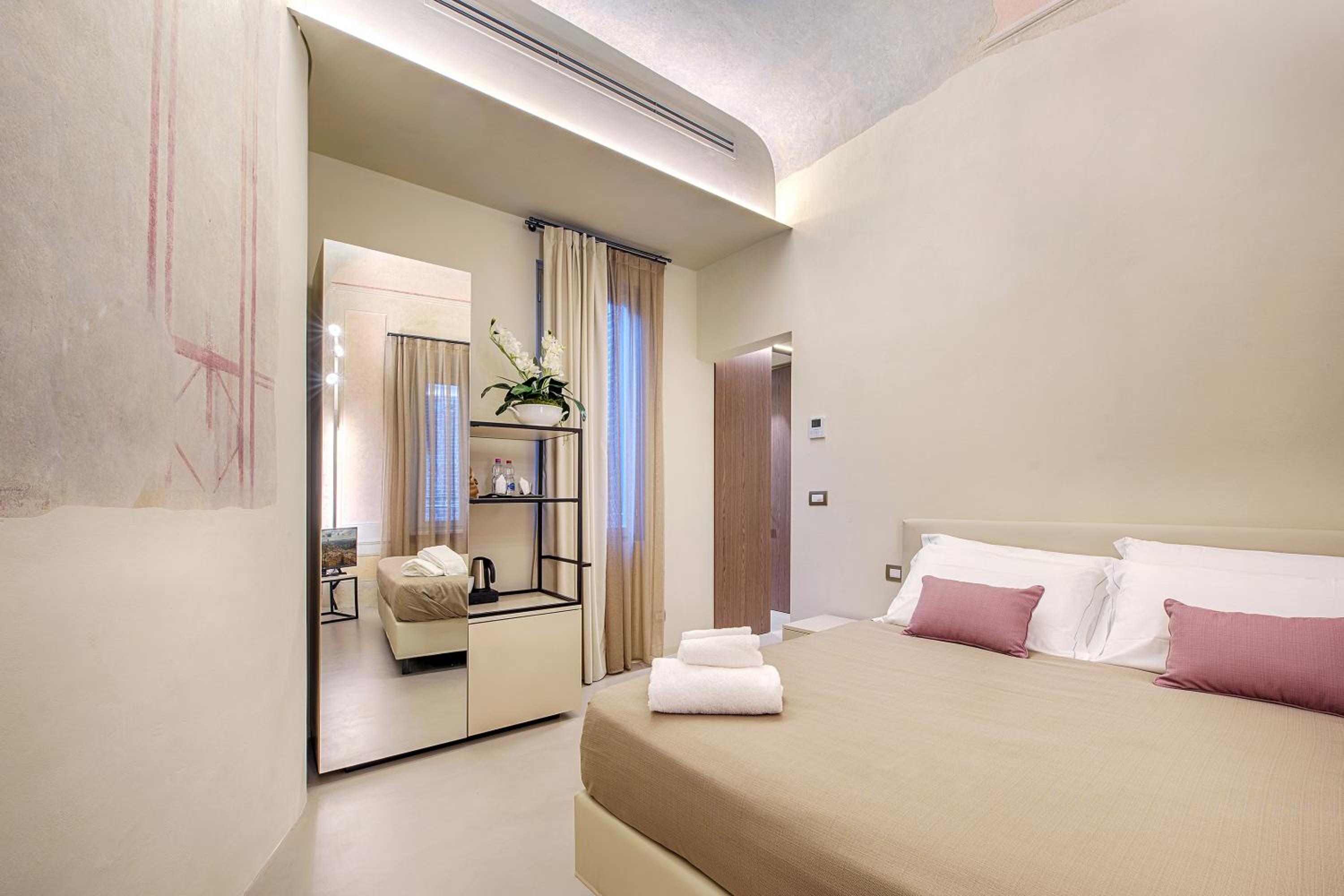Superior Double or Twin Room - Photo 5