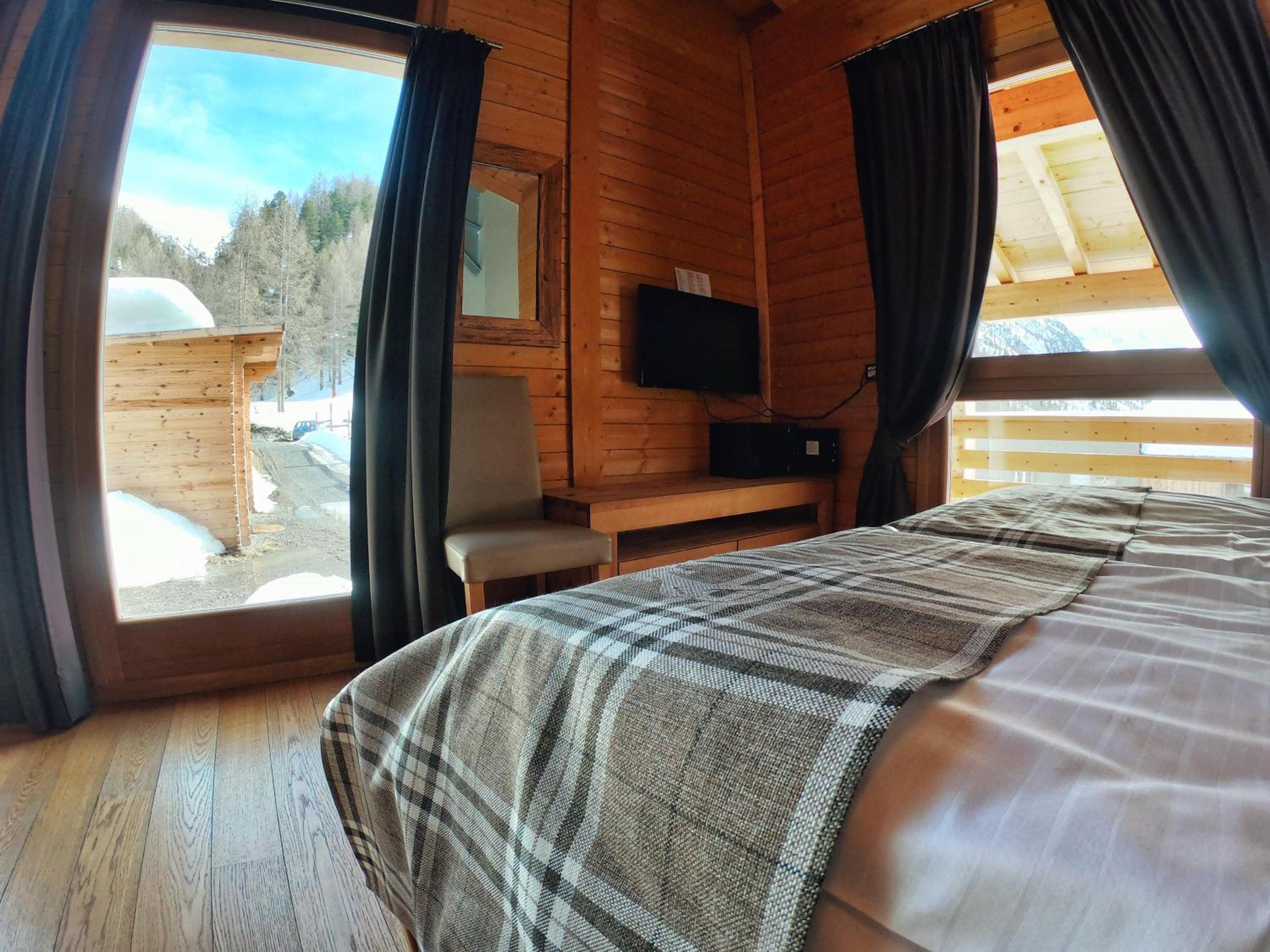 Suite with Mountain View photo 2