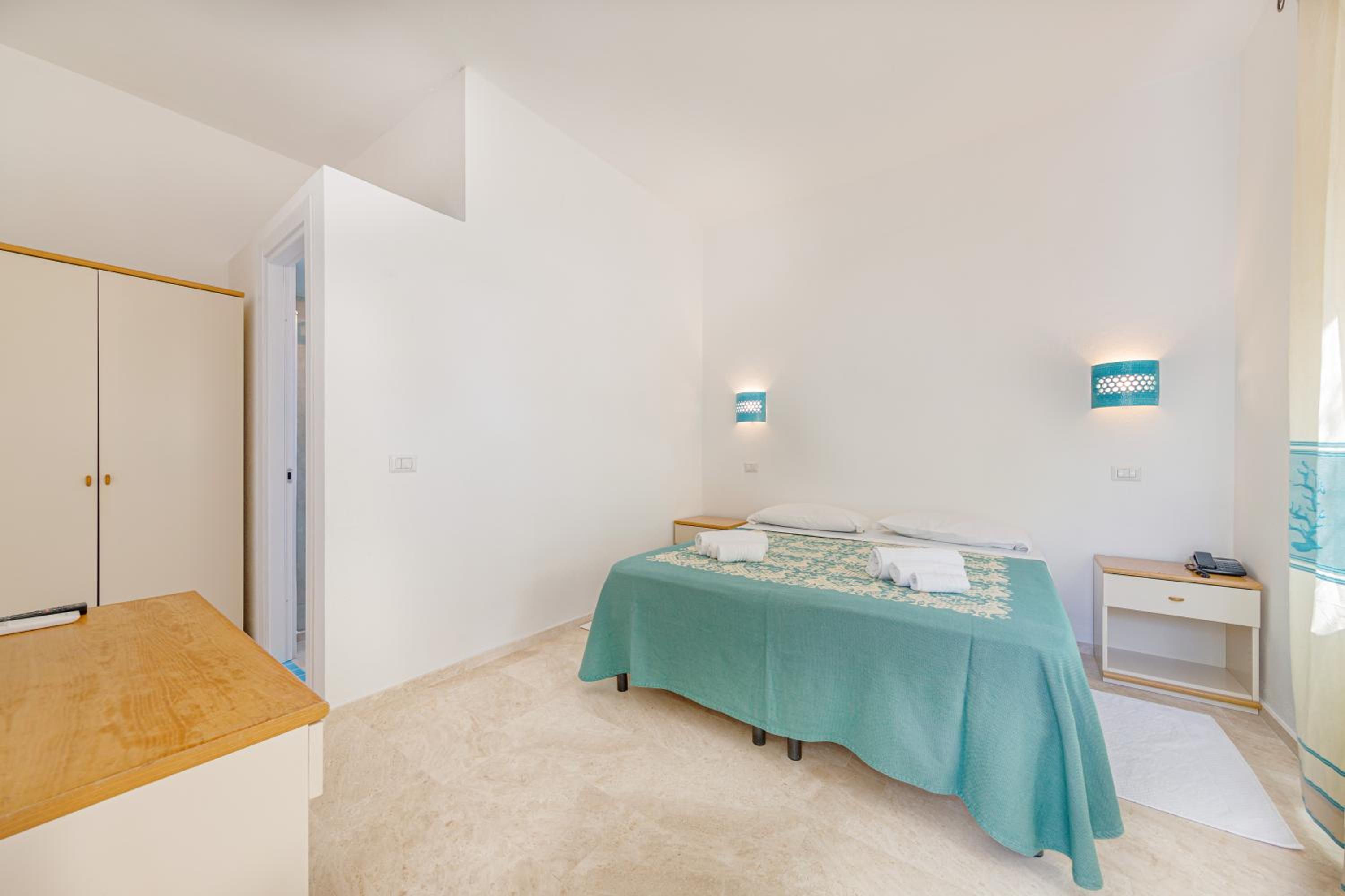 Double or Twin Room with Garden View - Photo 3