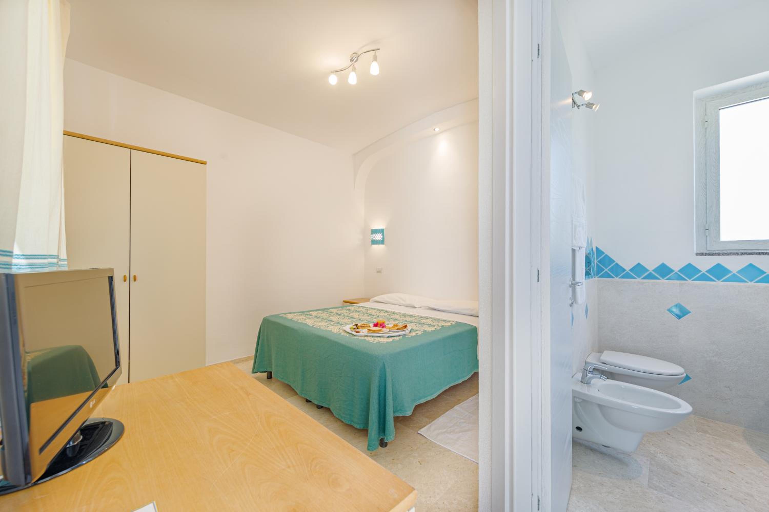 Double or Twin Room with Garden View - Photo 1