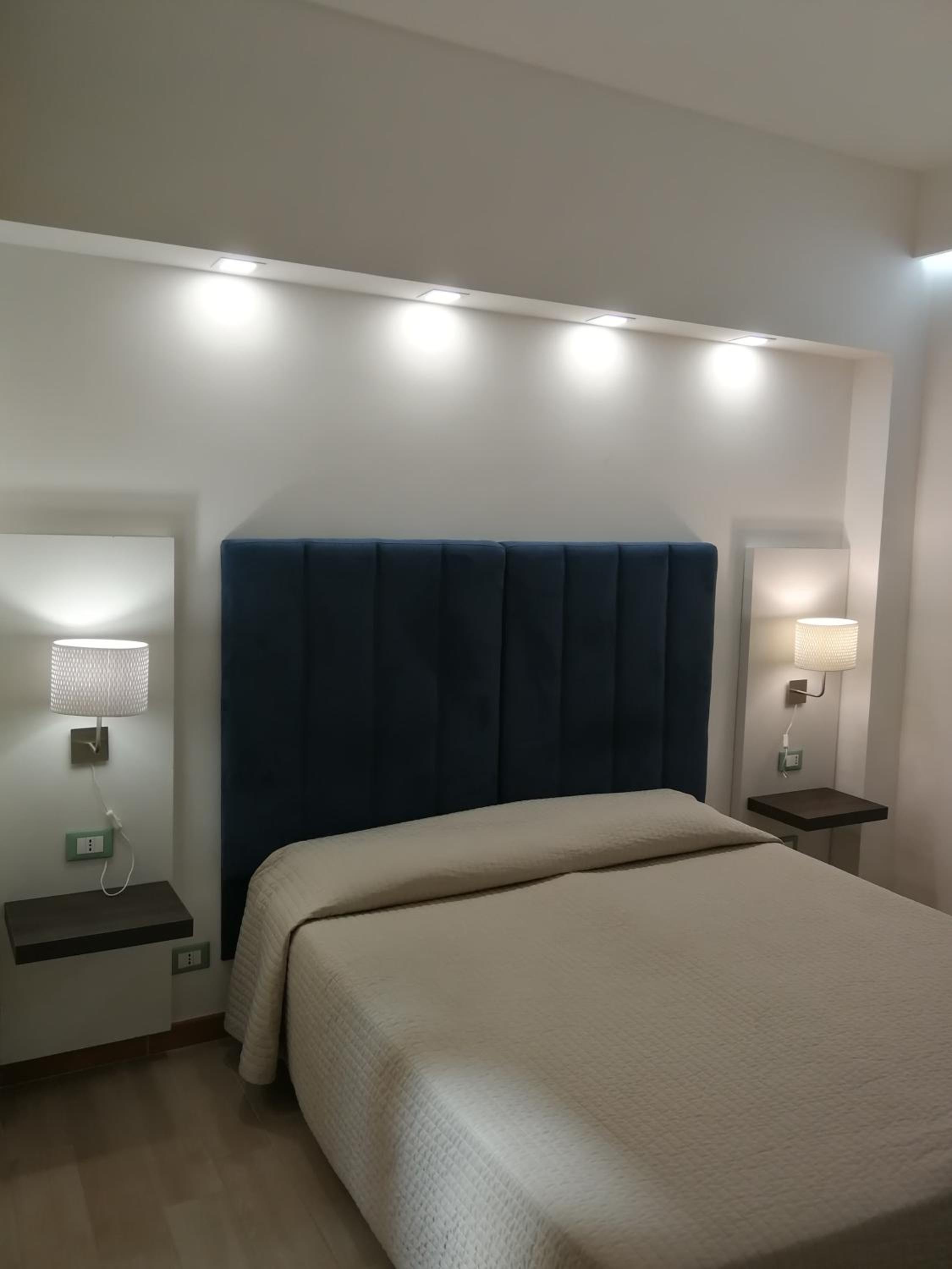 Economy Double or Twin Room with Interior Patio View photo 2