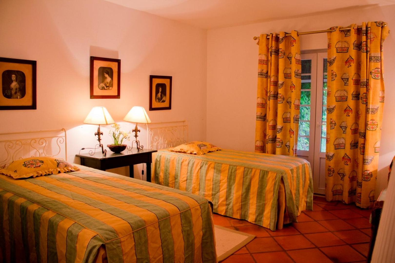 Five-Bedroom House photo 1