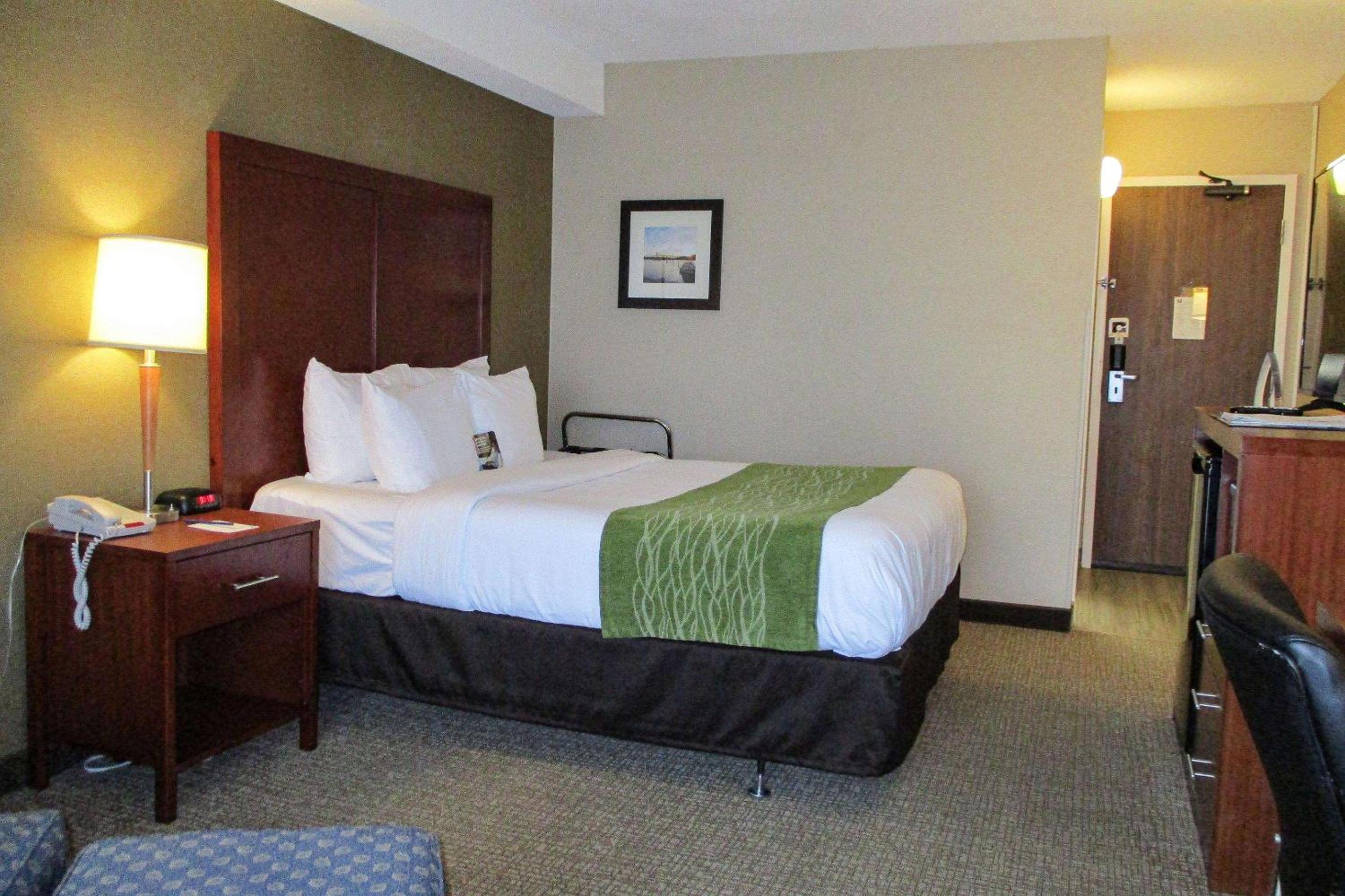 King Room - Non-Smoking - Photo 2