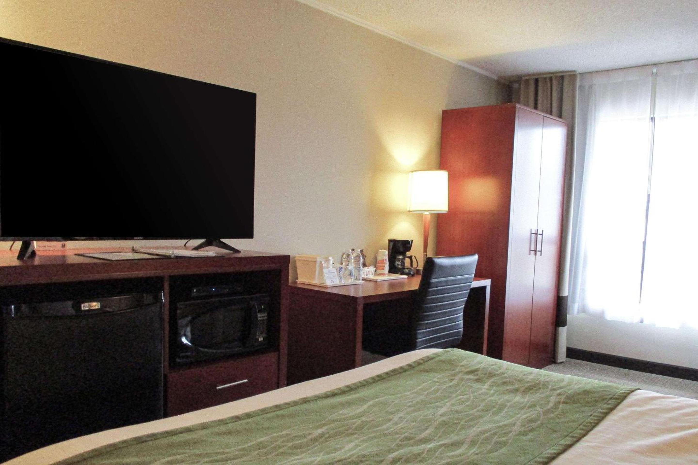 Comfort Care Queen Room - Non-Smoking - Photo 5