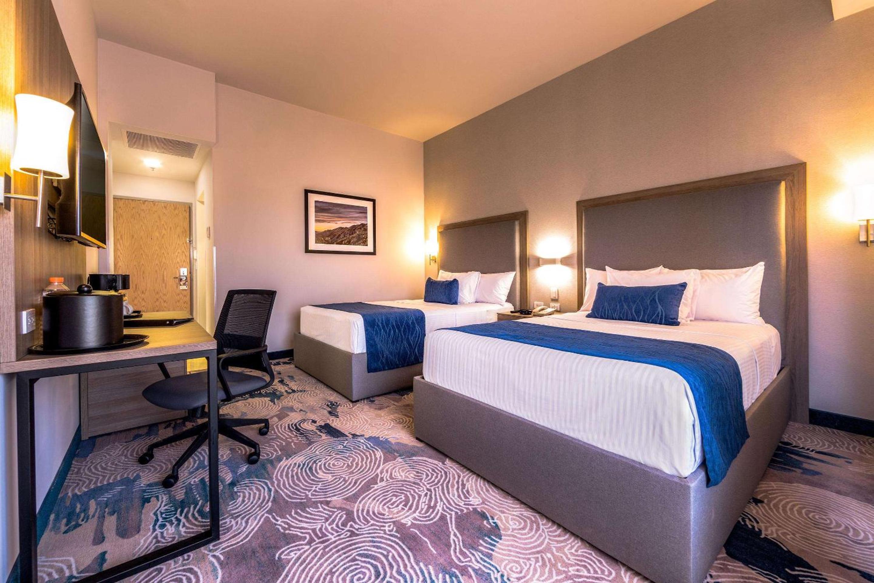 Double Room with Two Double Beds - Non-Smoking - Photo 1