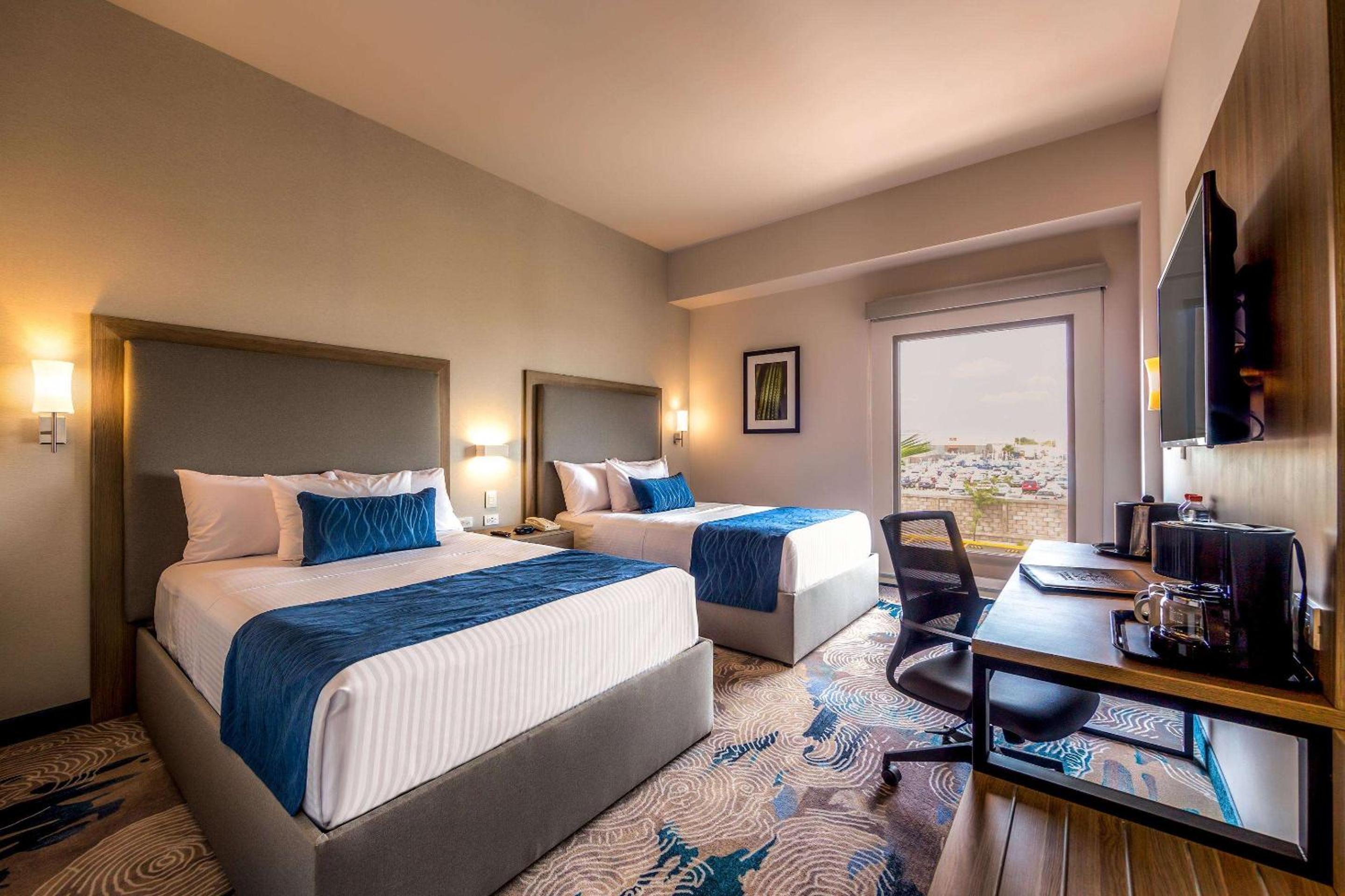 Double Room with Two Double Beds - Non-Smoking - Photo 3