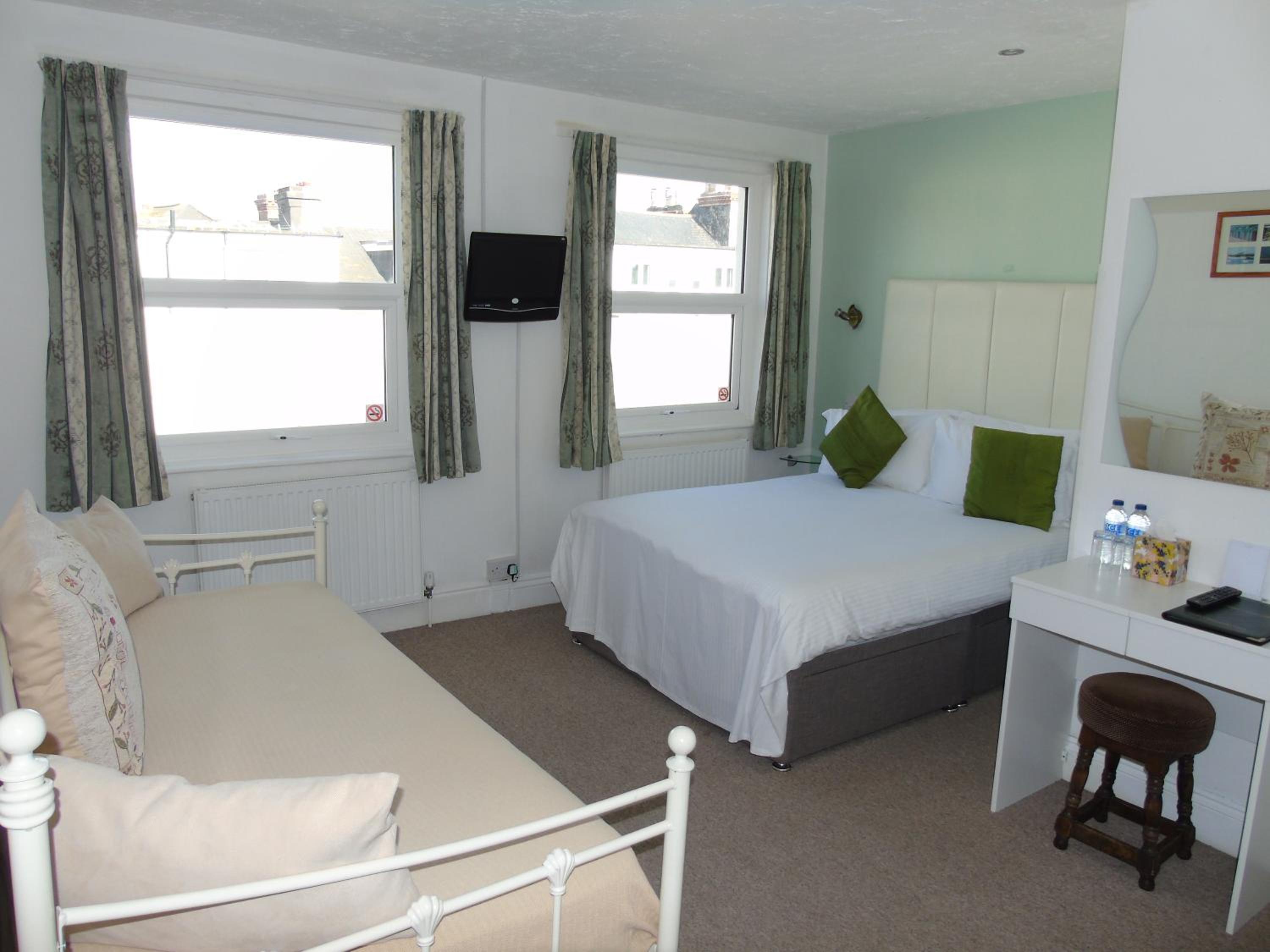 Family Room (2 Adults + 1 Child)