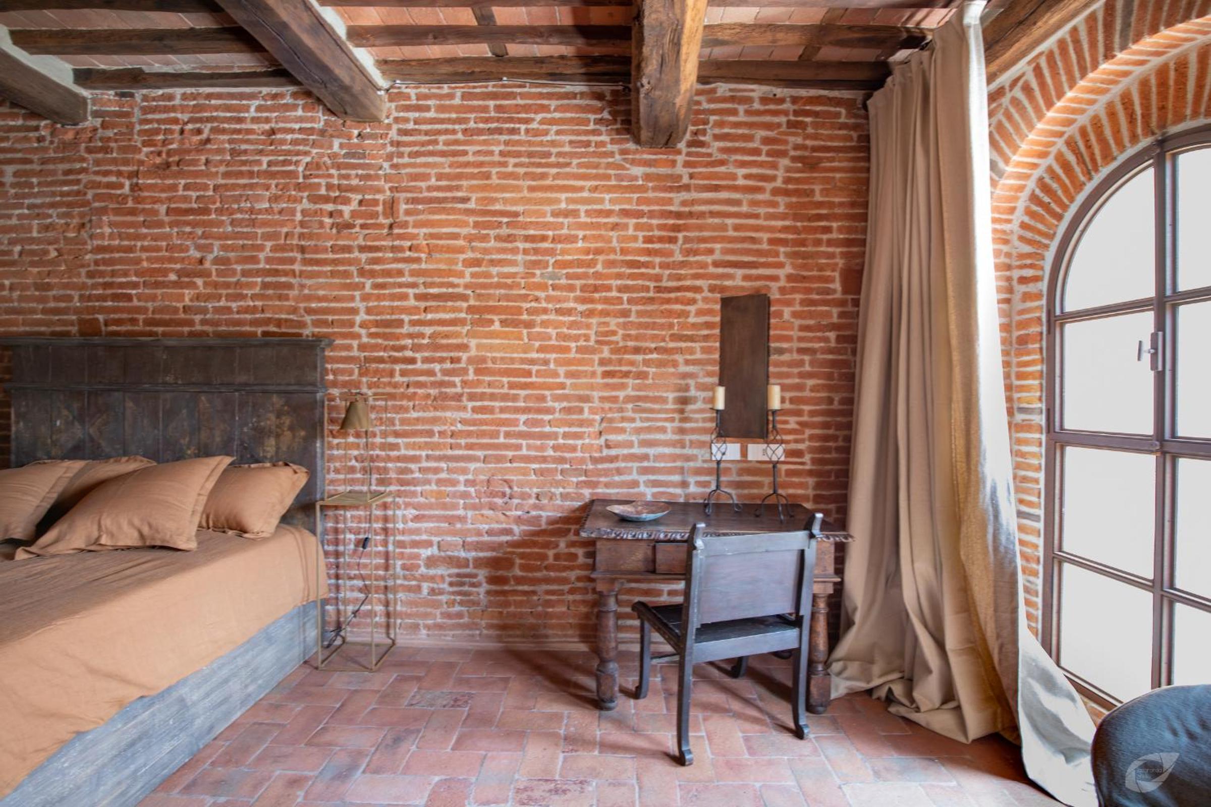 Three-Bedroom House - Photo 10