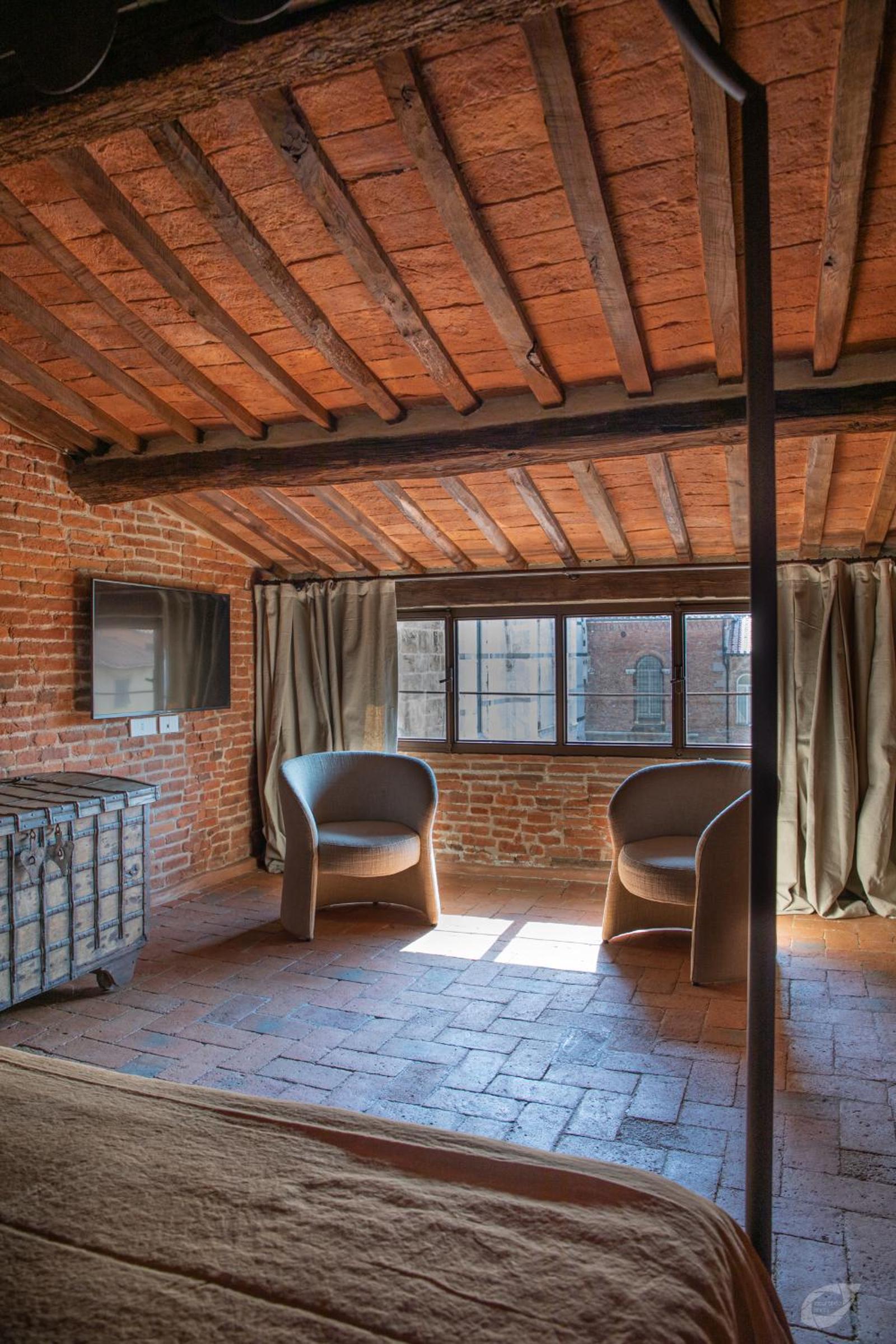 Three-Bedroom House - Photo 8