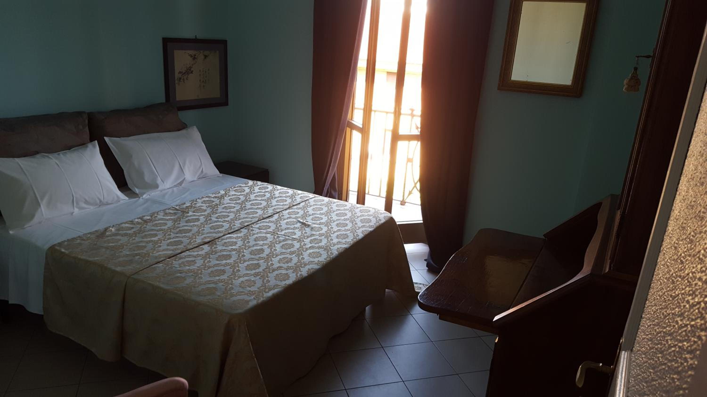 Two-Bedroom Deluxe Apartment with Balcony