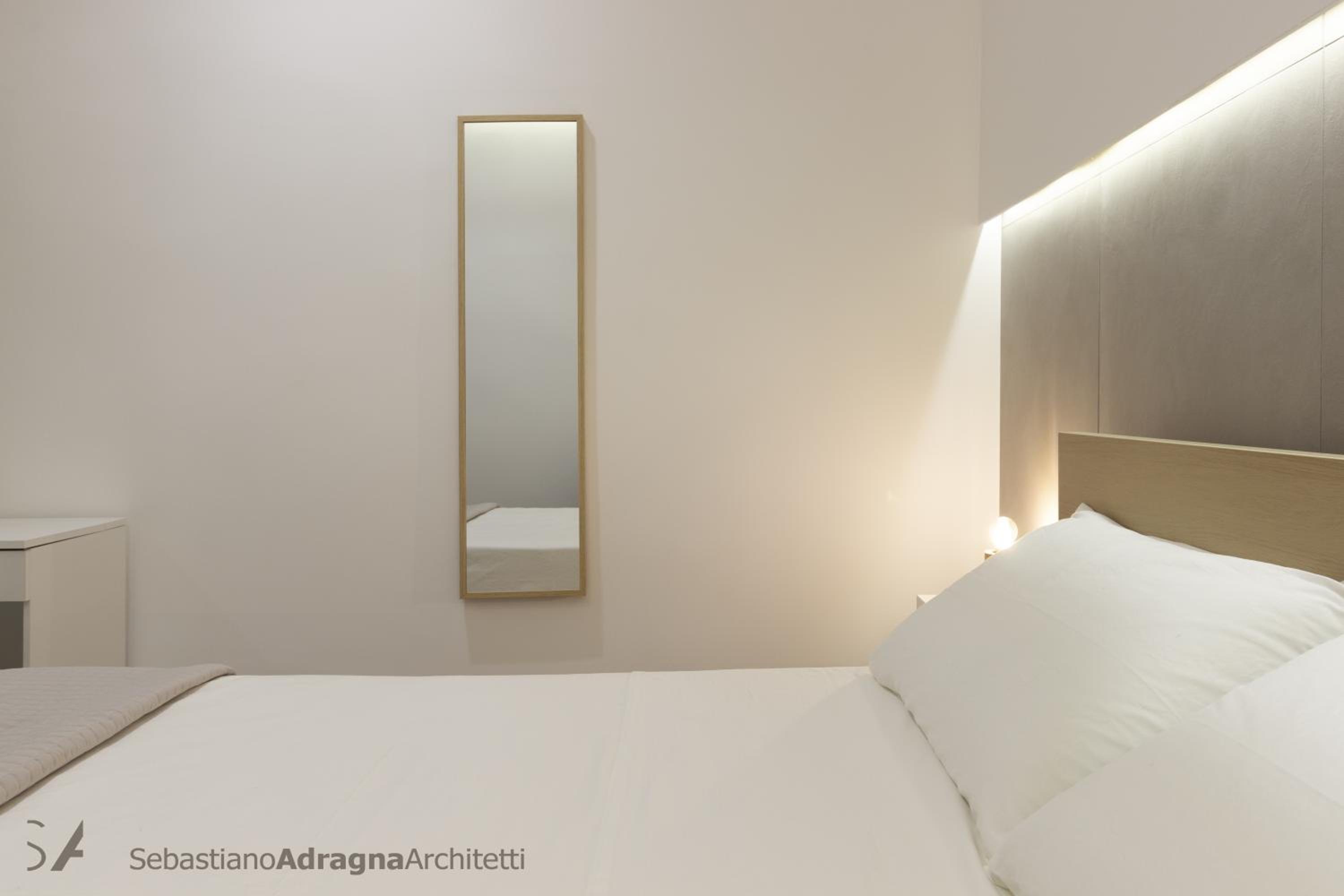 Standard Double Room - Photo 8