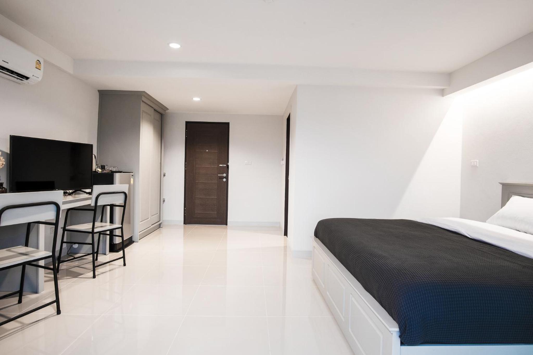 Standard Double Room - Photo 9
