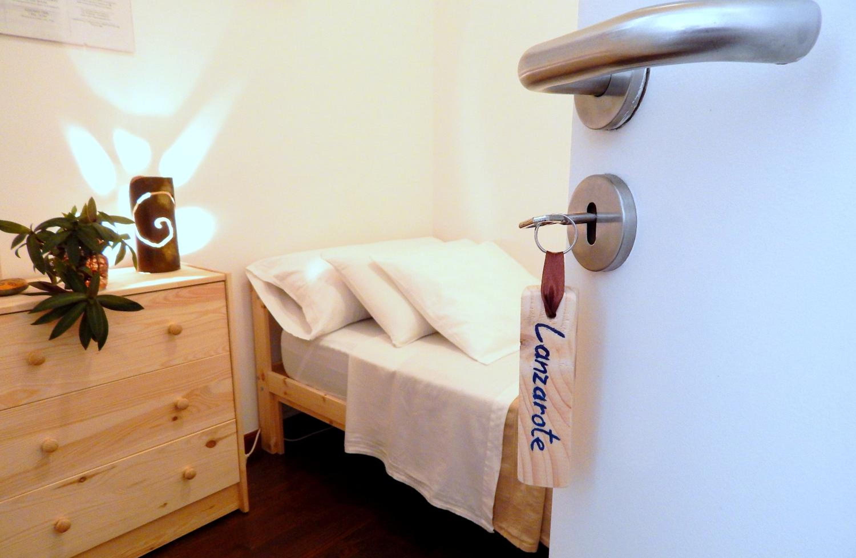 Habitación Individual Pequeña con Baño Compartido