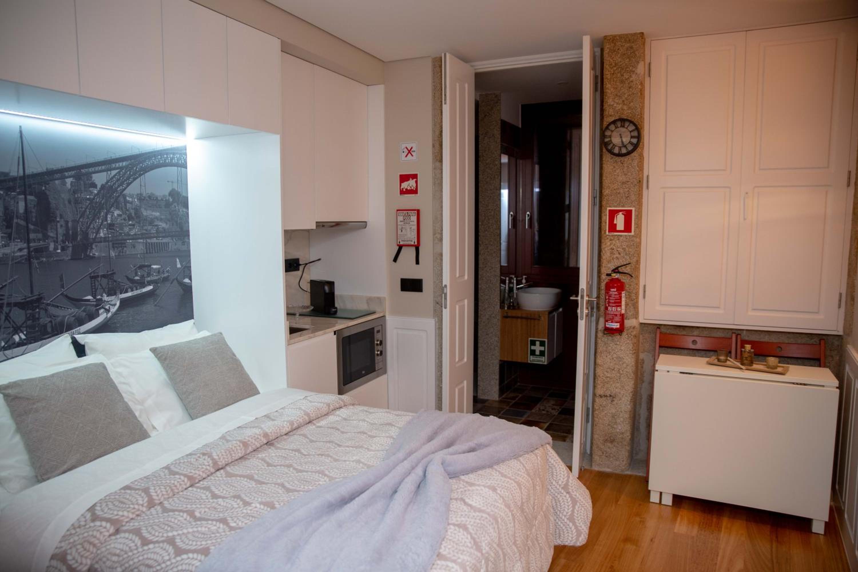 One-Bedroom Apartment - Photo 6