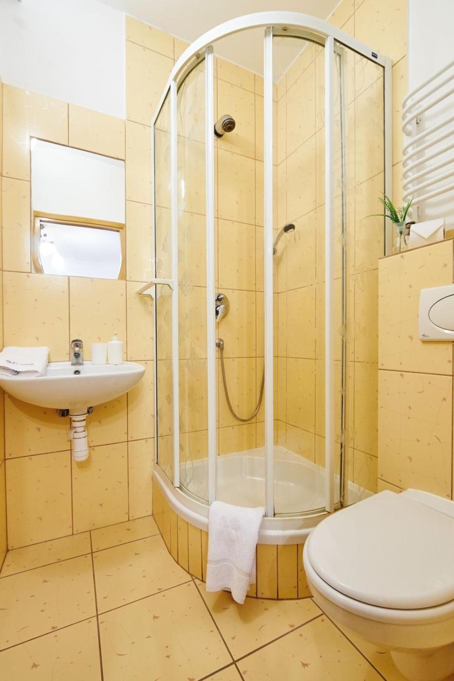 Small Double Room - Photo 9