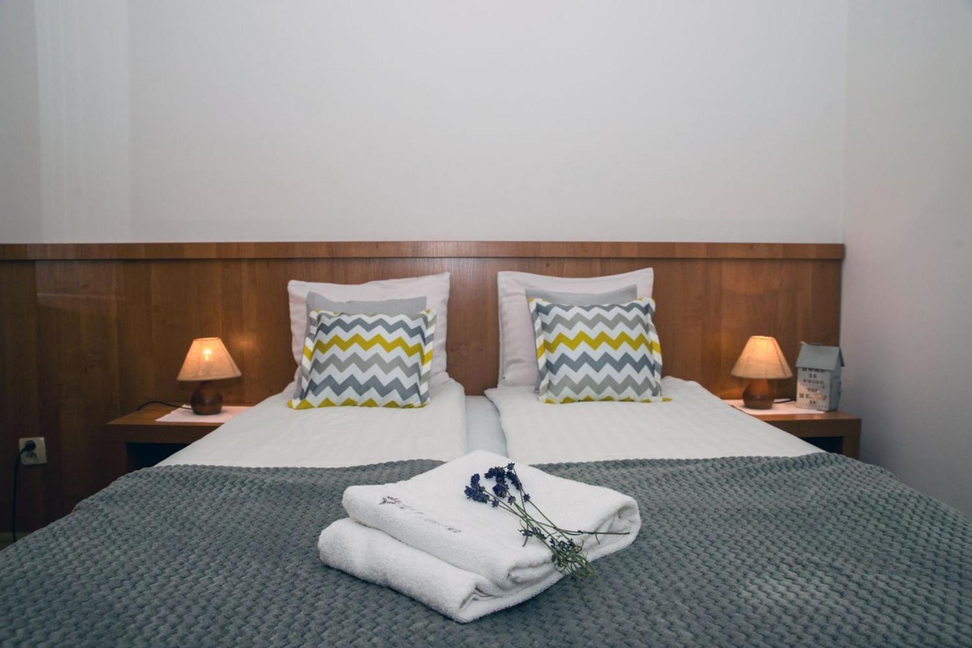 Small Double Room - Photo 8