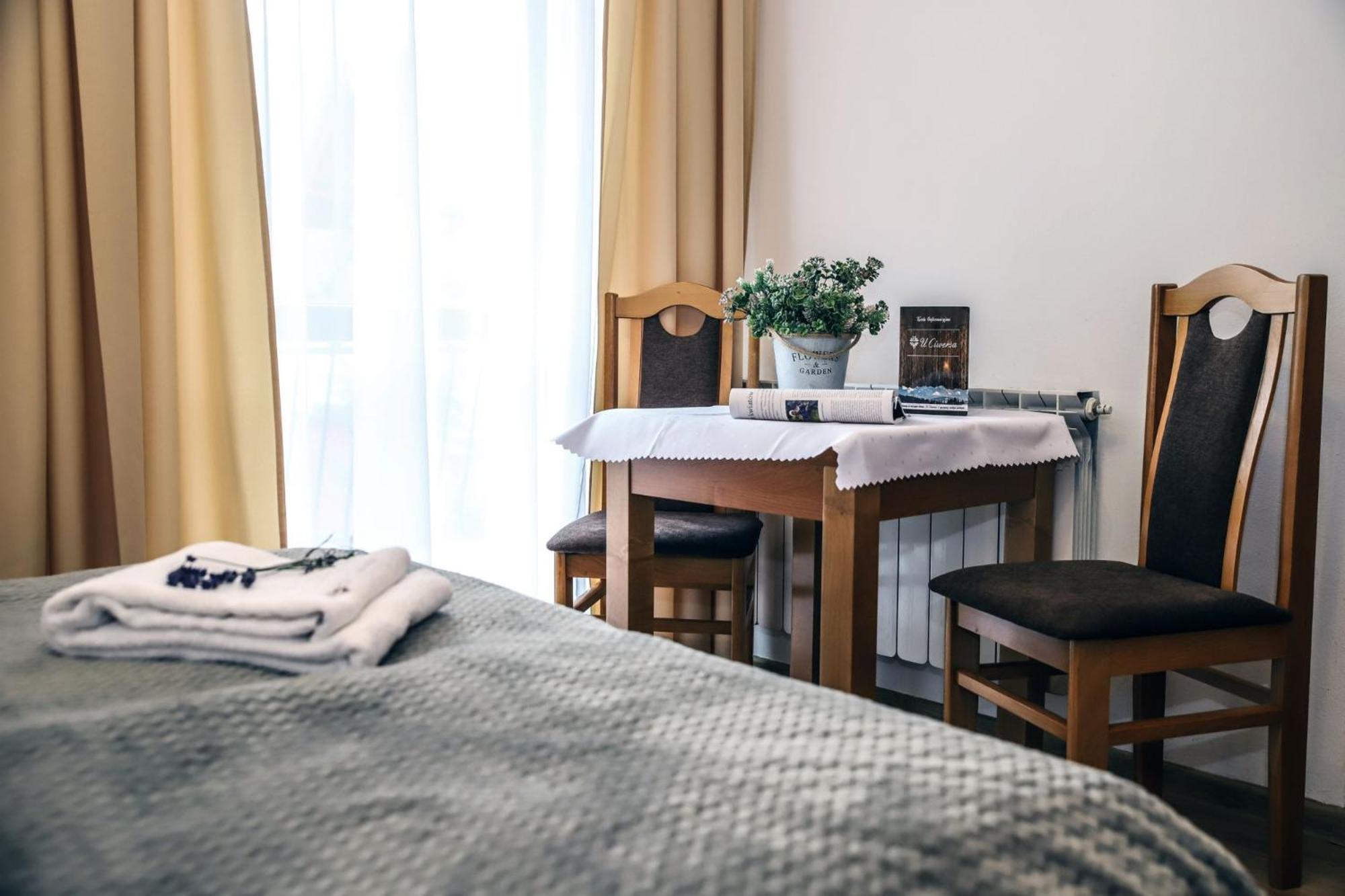 Small Double Room - Photo 10