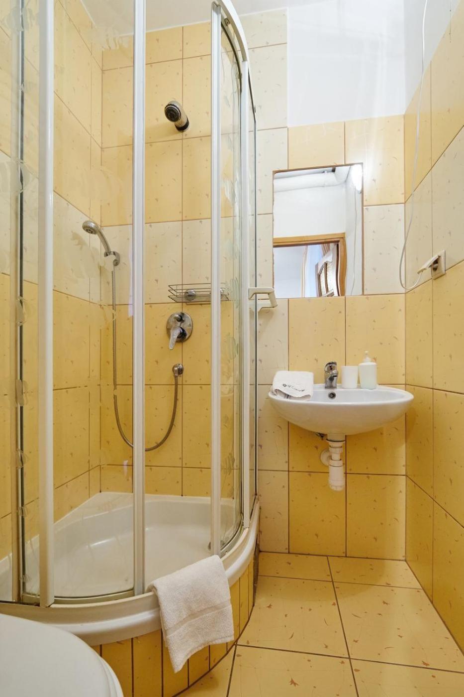 Small Double Room - Photo 5