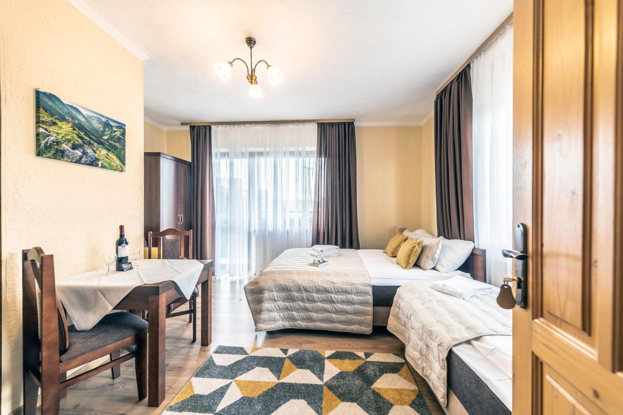 Triple Room with Balcony - Photo 2