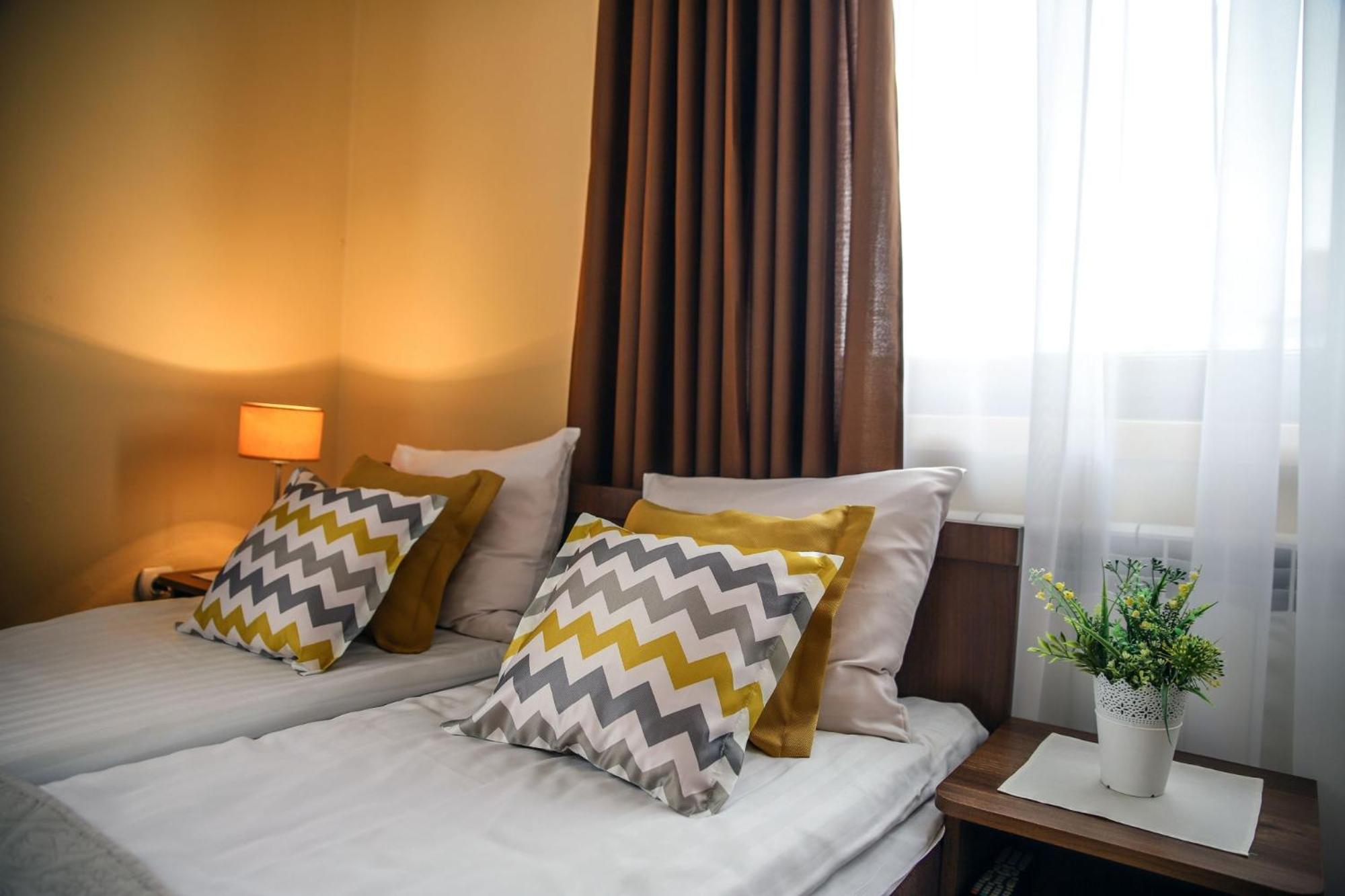 Double Room with Balcony - Photo 5