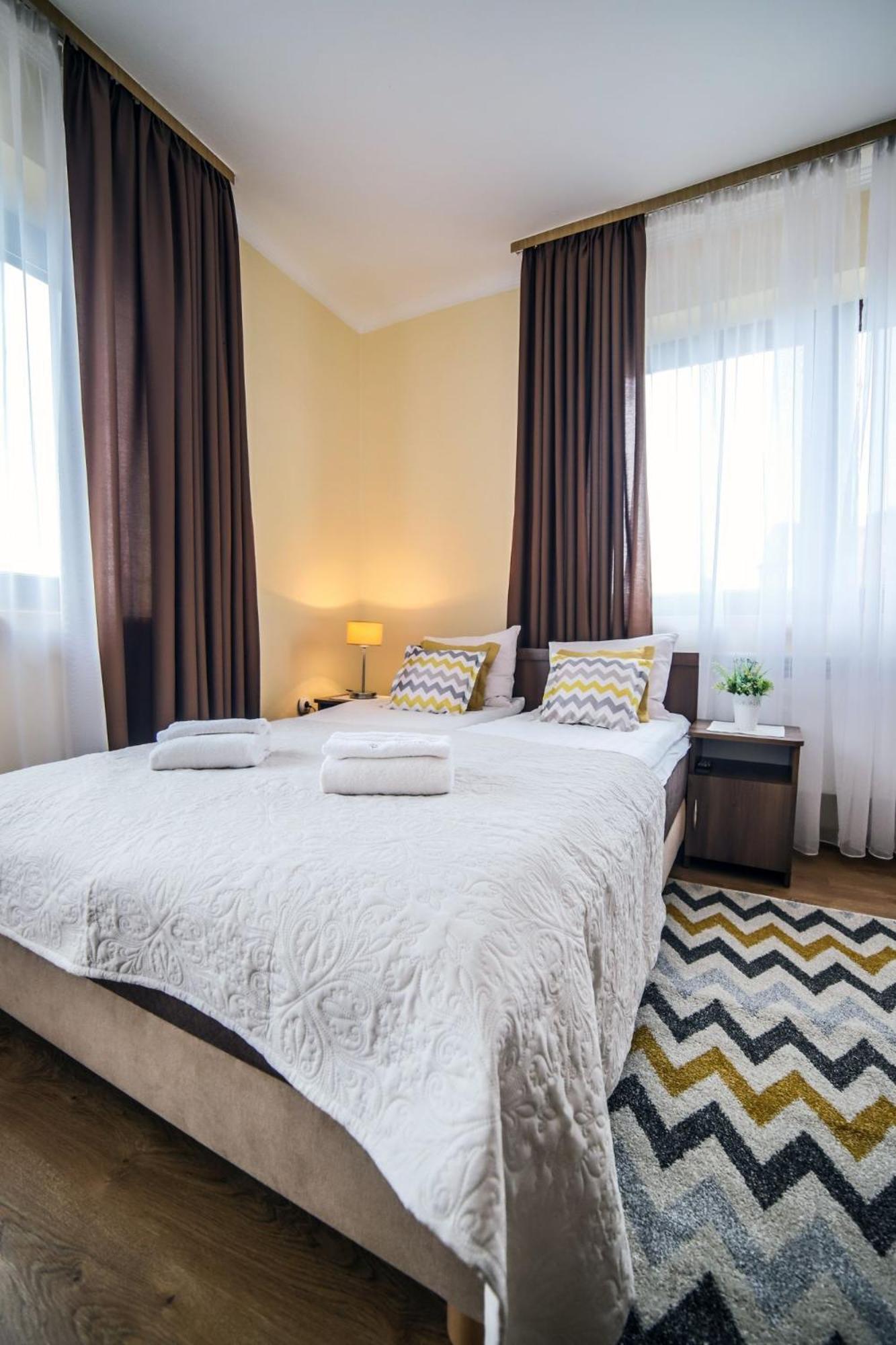 Double Room with Balcony - Photo 17