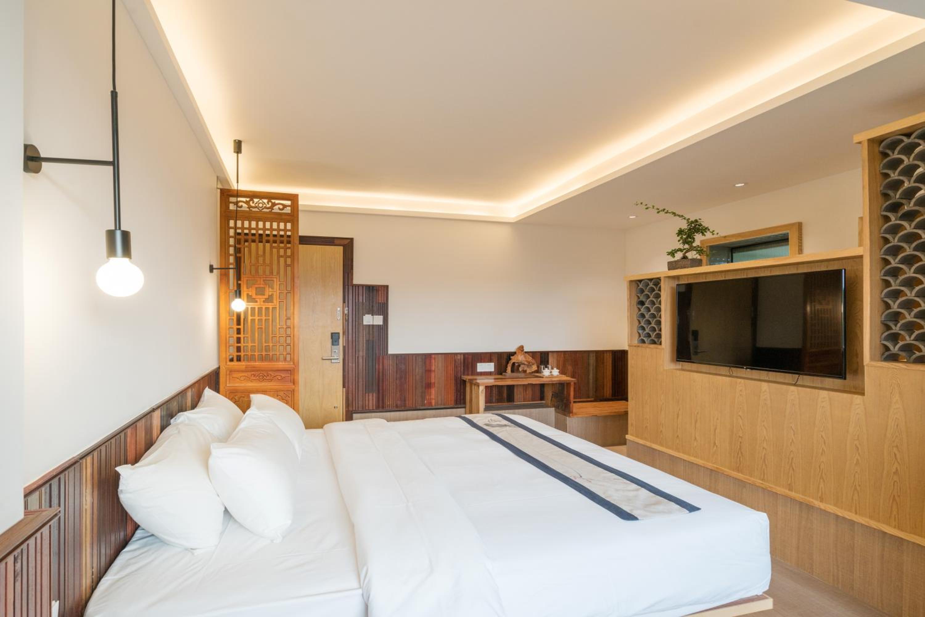 Deluxe Bathtub Room photo 2