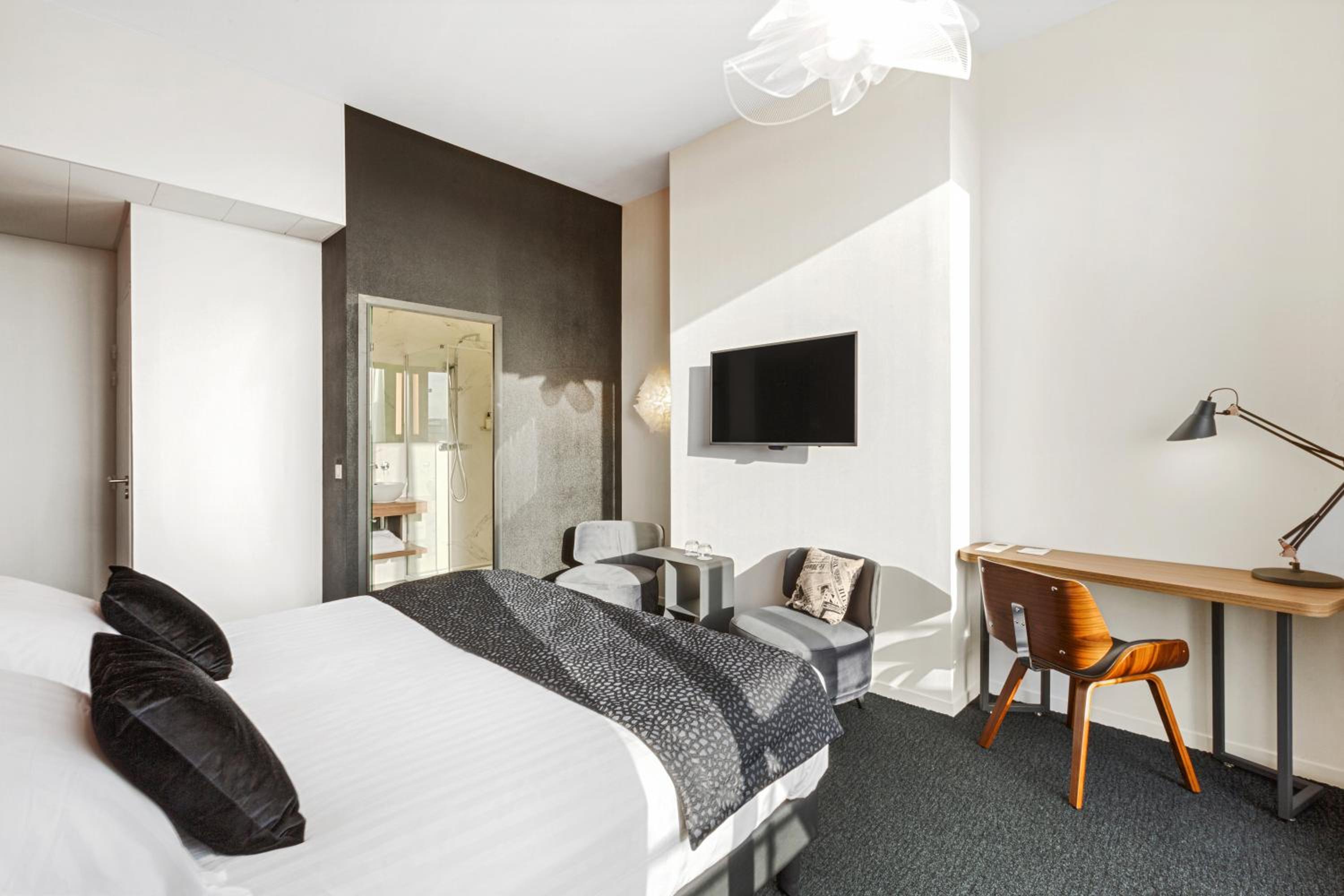 Junior King Suite with Terrace and Spa Access - Photo 7