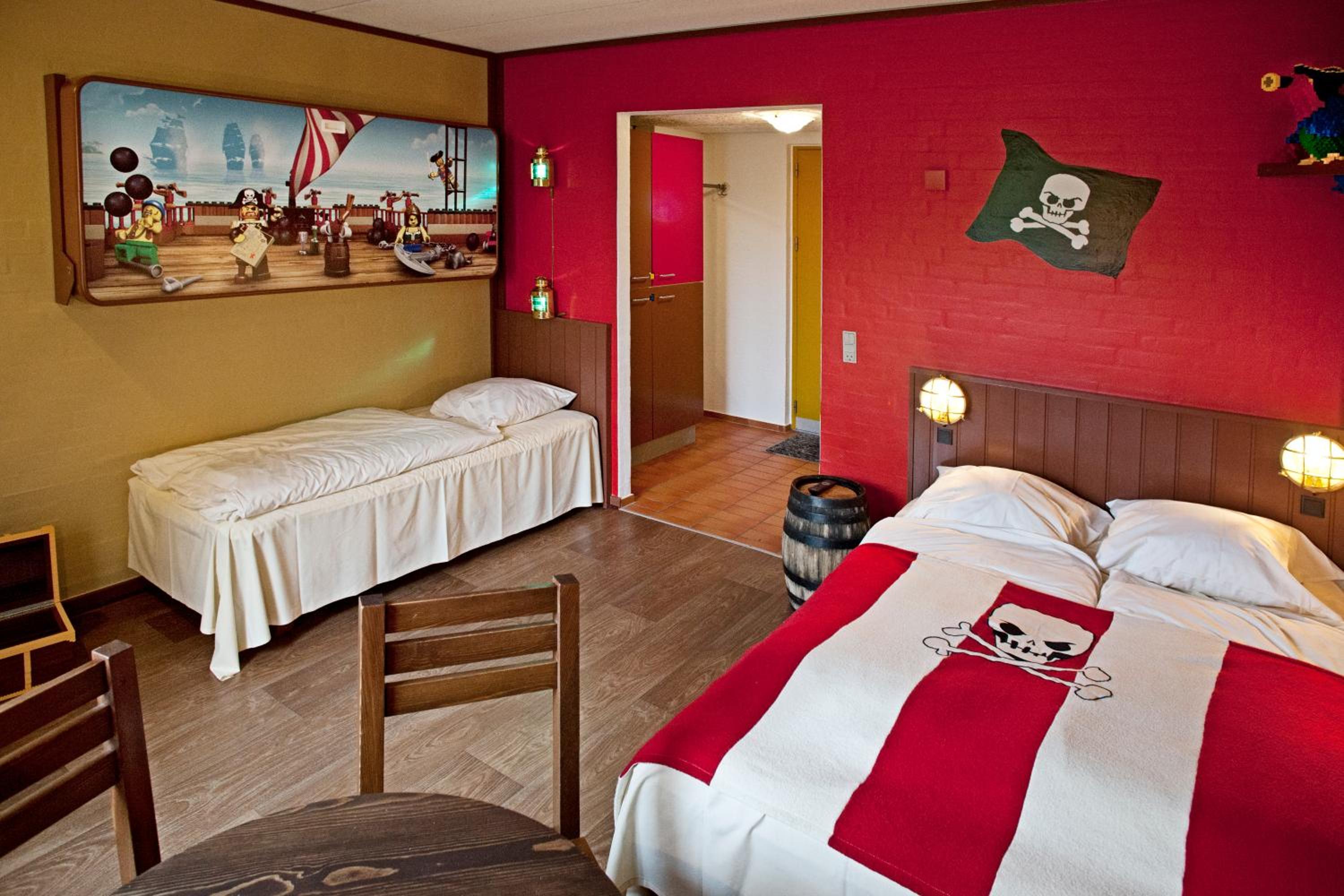 Pirate Room (2 adults + 3 Children) photo 2