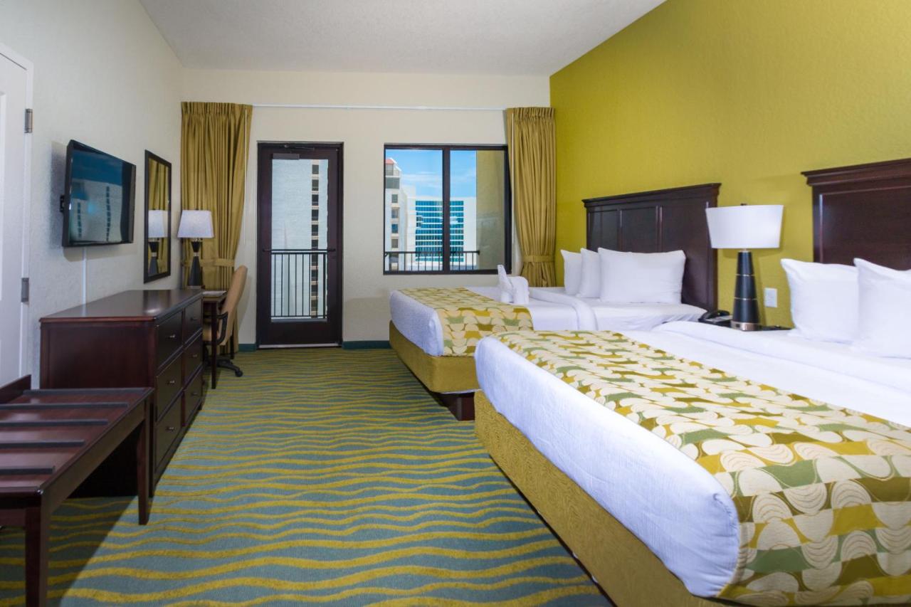 Room, 2 queen beds, ocean view