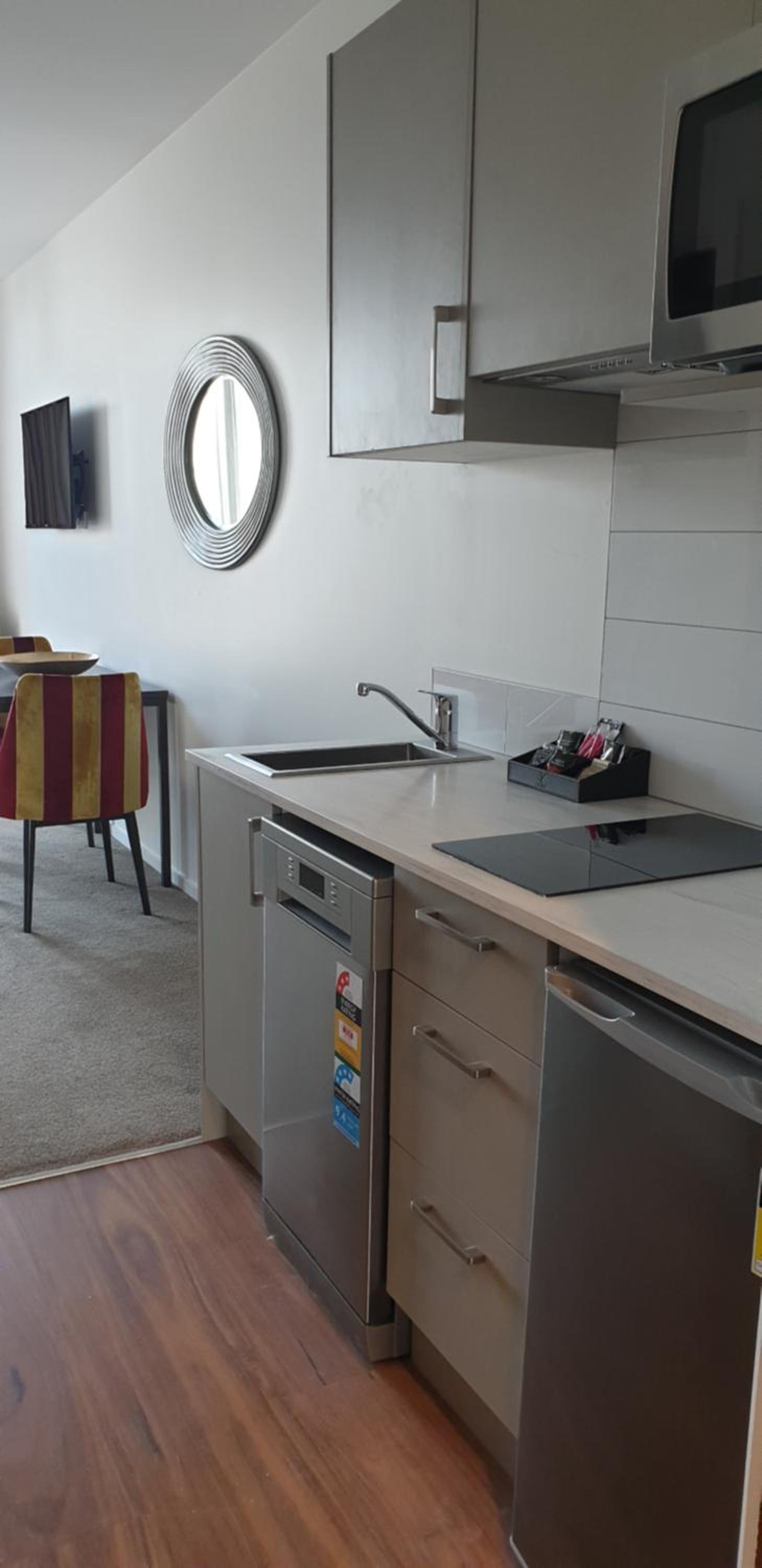Two-Bedroom Apartment - Non-Smoking - Photo 3
