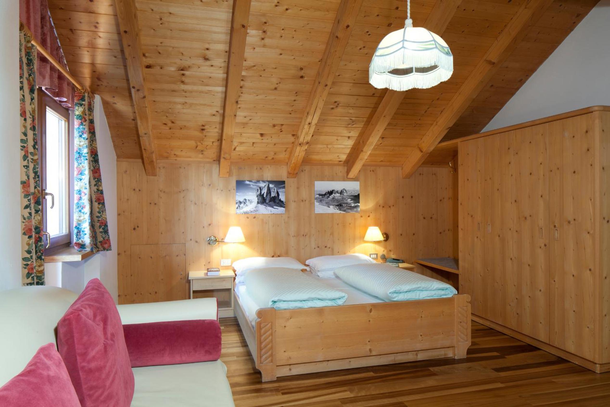 Suite - Photo 1