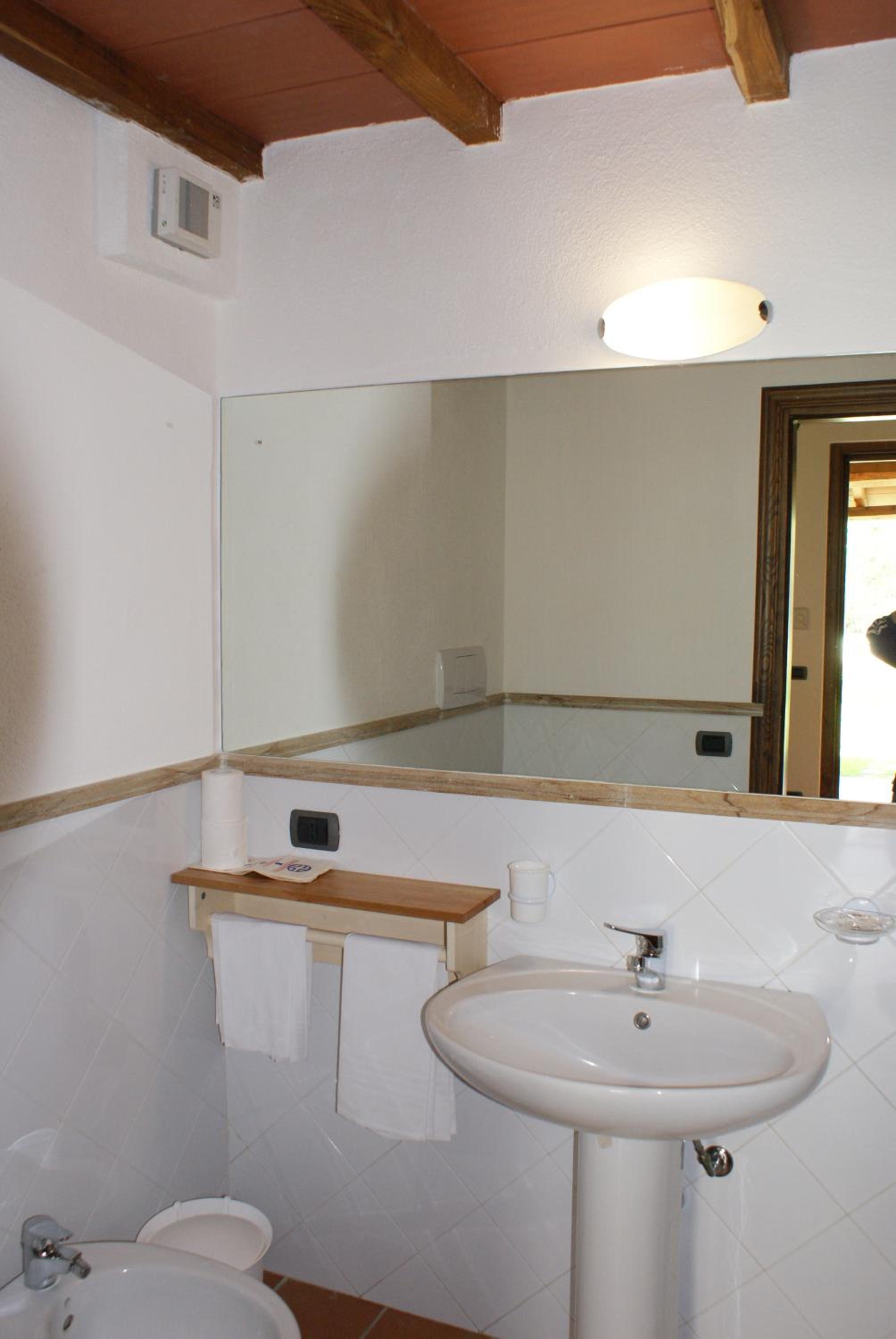 Double Room - Disability Access photo 3