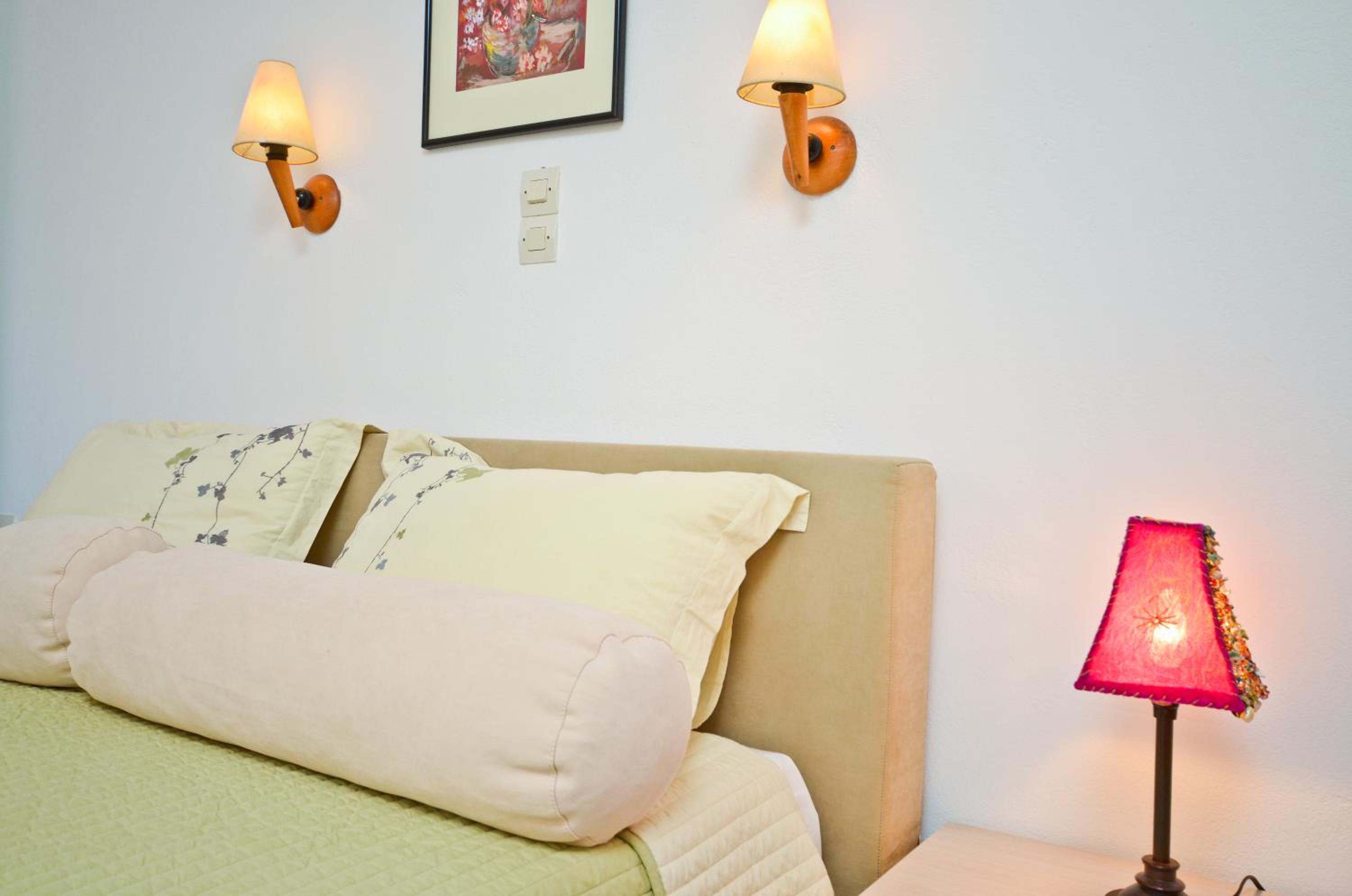 One-Bedroom House with Sea View (2-5 Guests)