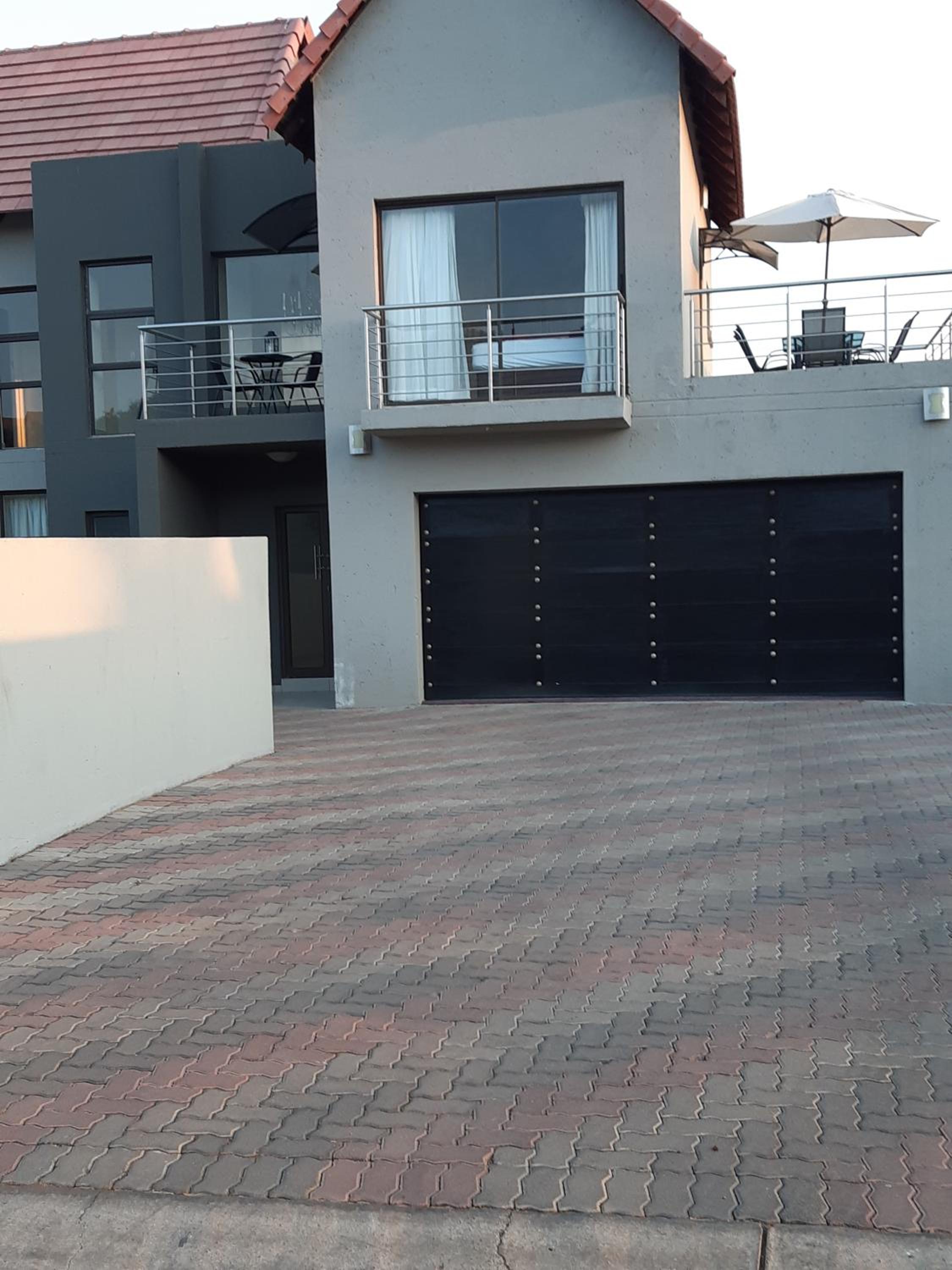Three-Bedroom House - Photo 9
