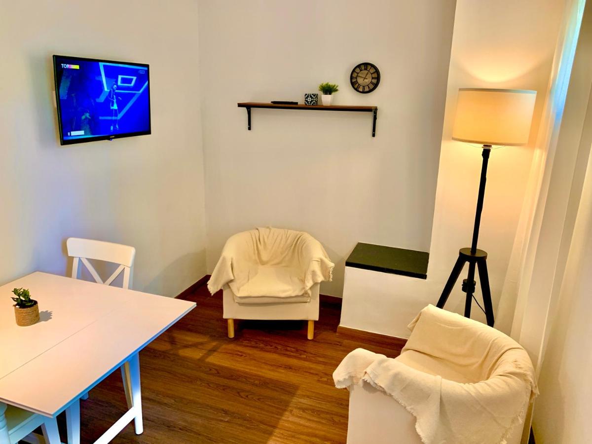One-Bedroom Apartment photo 2