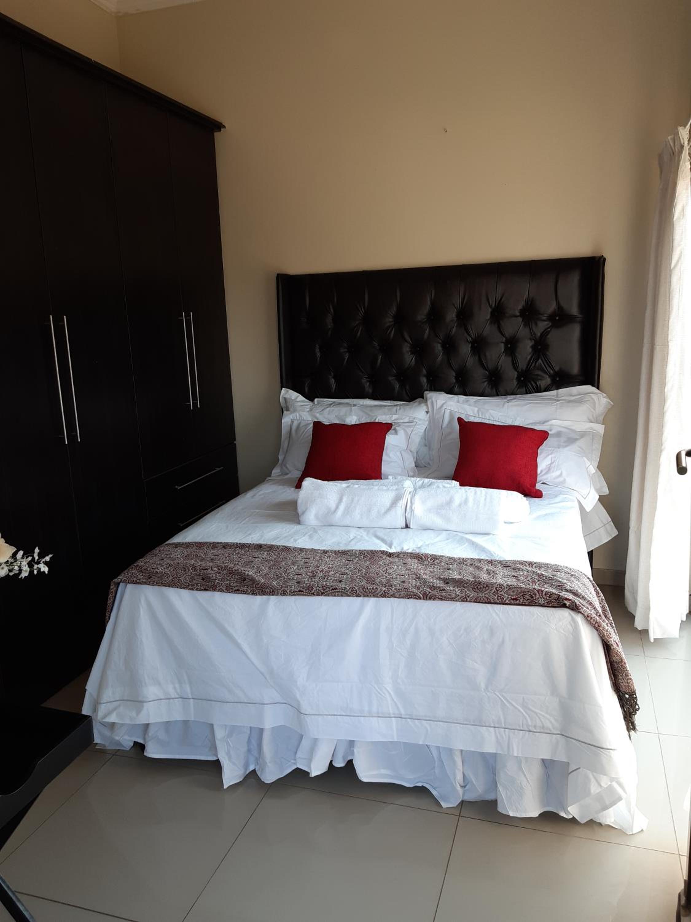 Three-Bedroom House - Photo 19