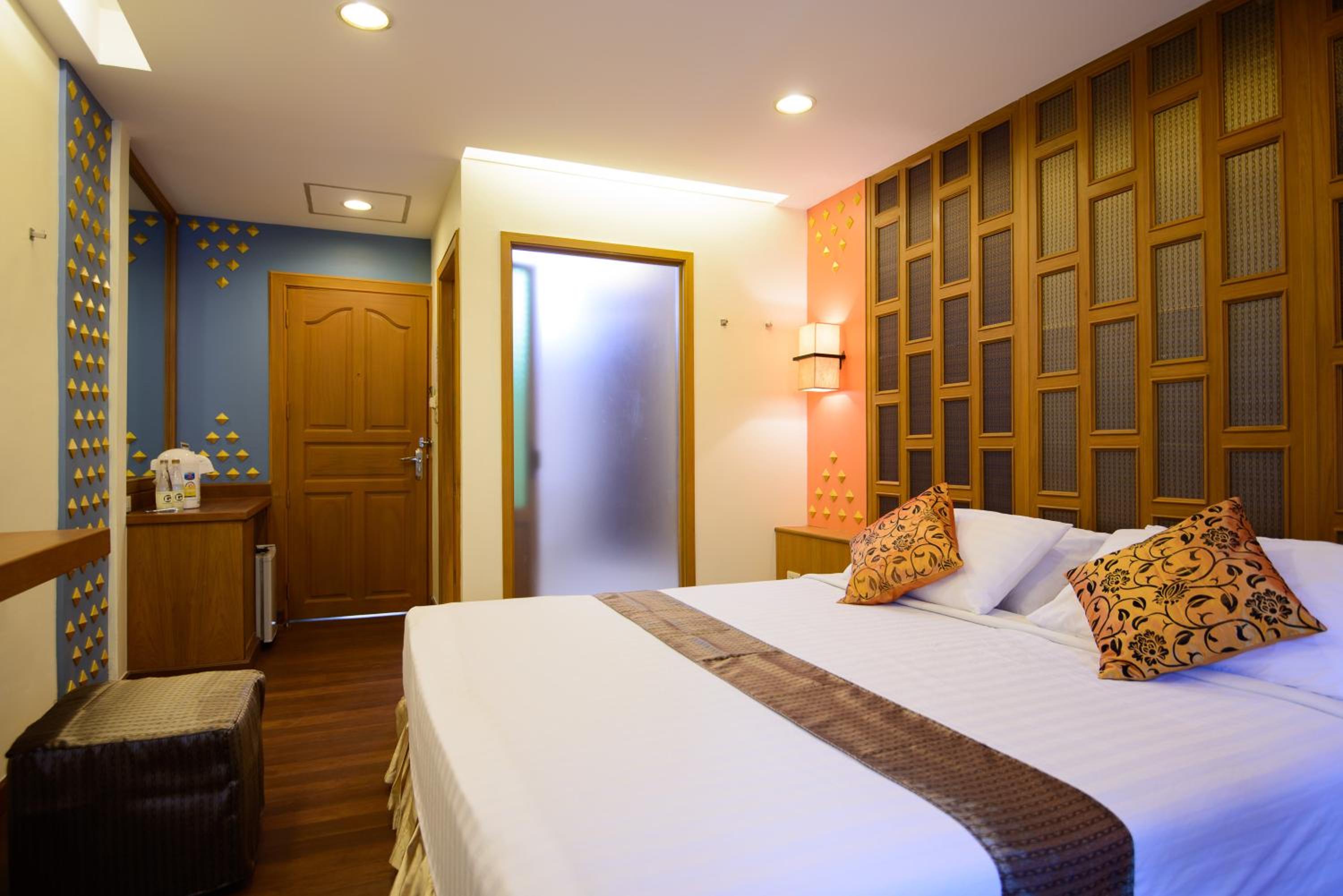 Deluxe King Suite photo 3