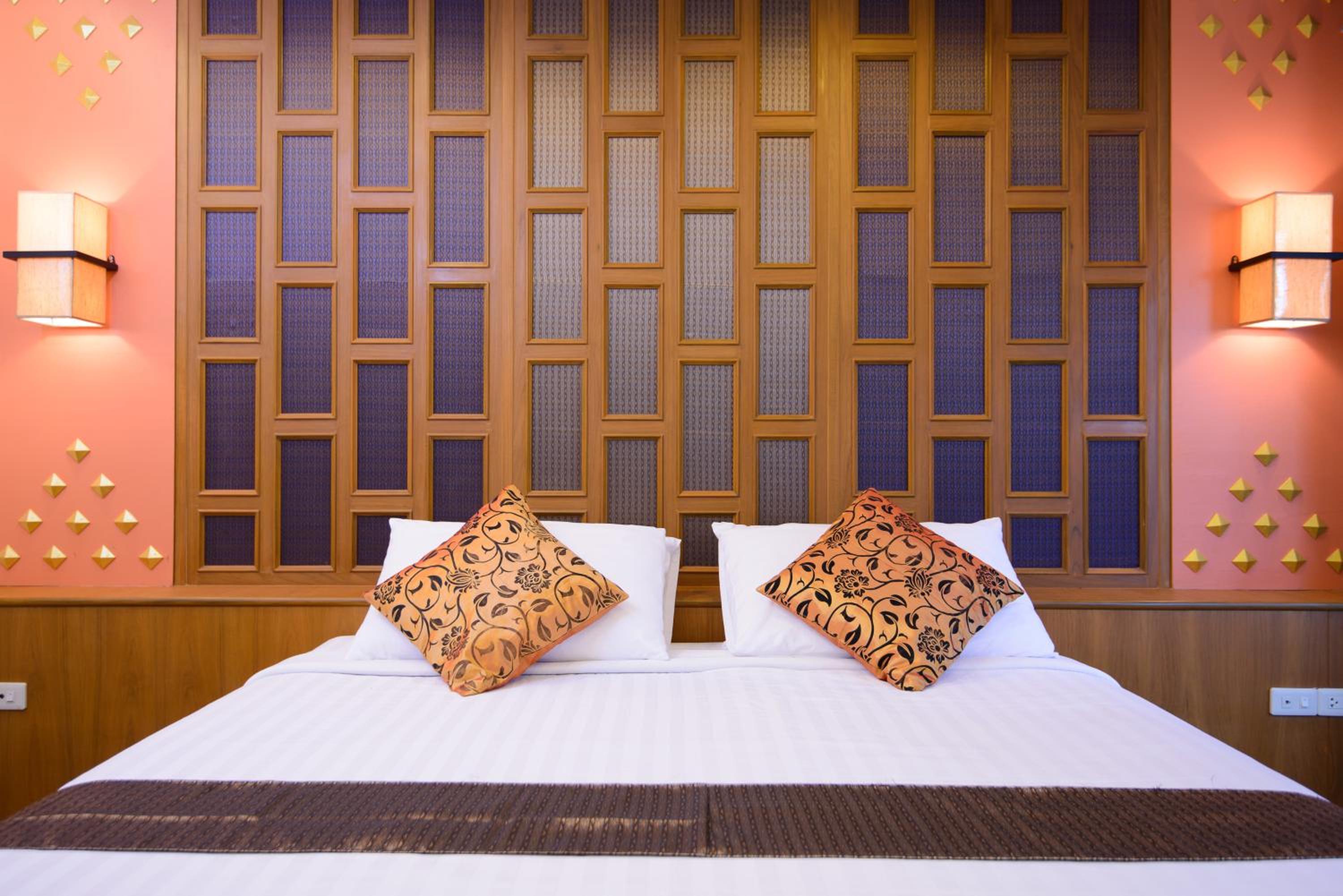 Deluxe King Suite photo 1