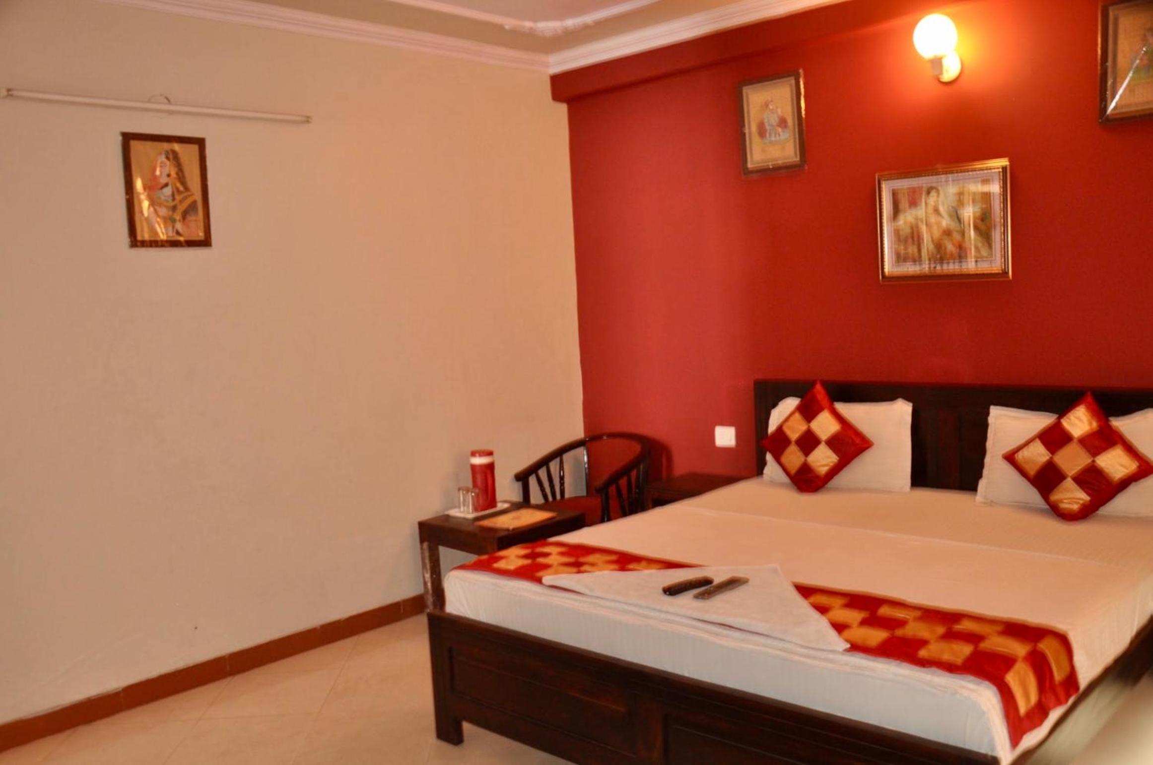 Deluxe Double or Twin Room - Photo 10