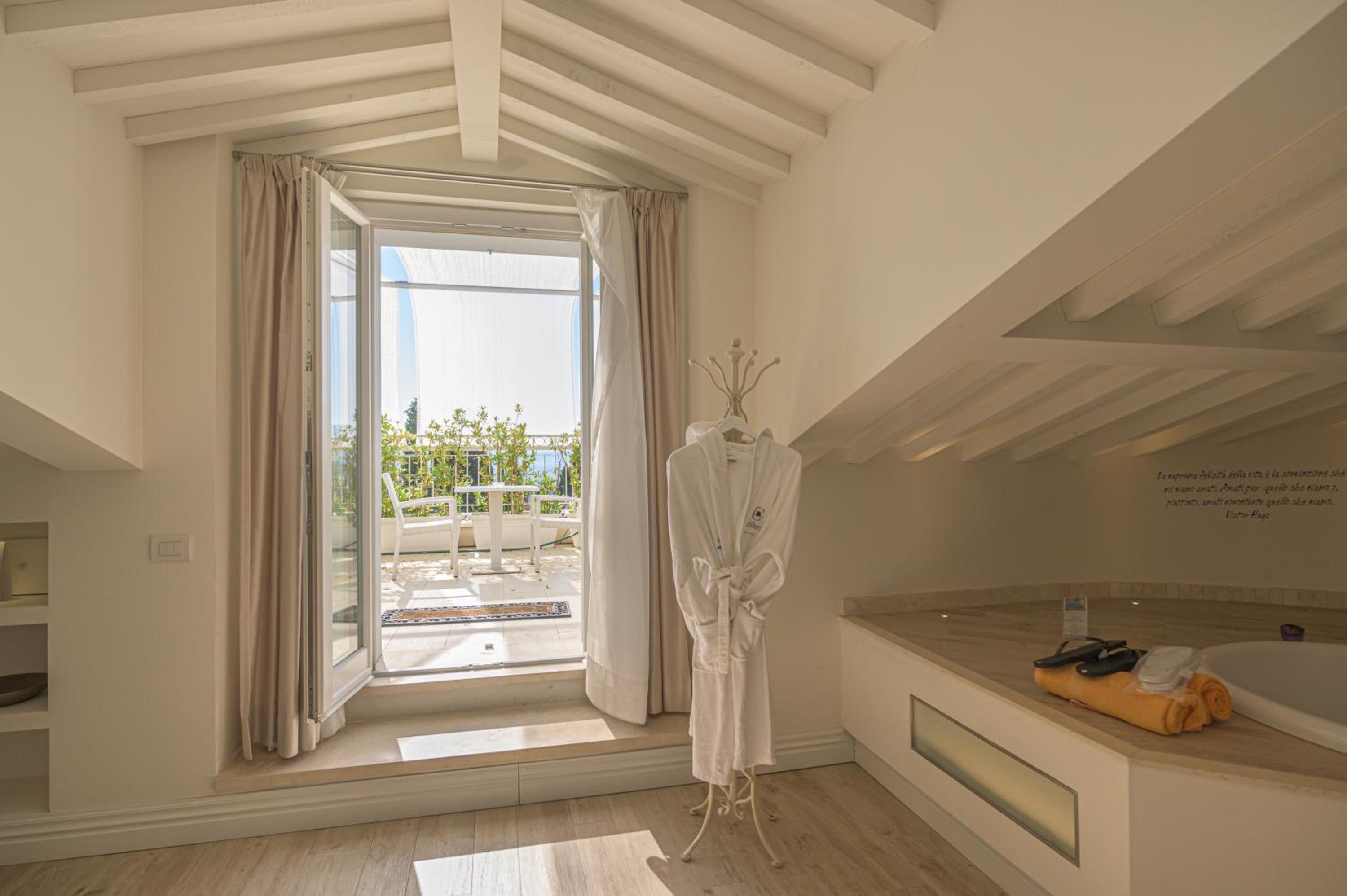 Suite with Terrace and Spa Bath photo 1