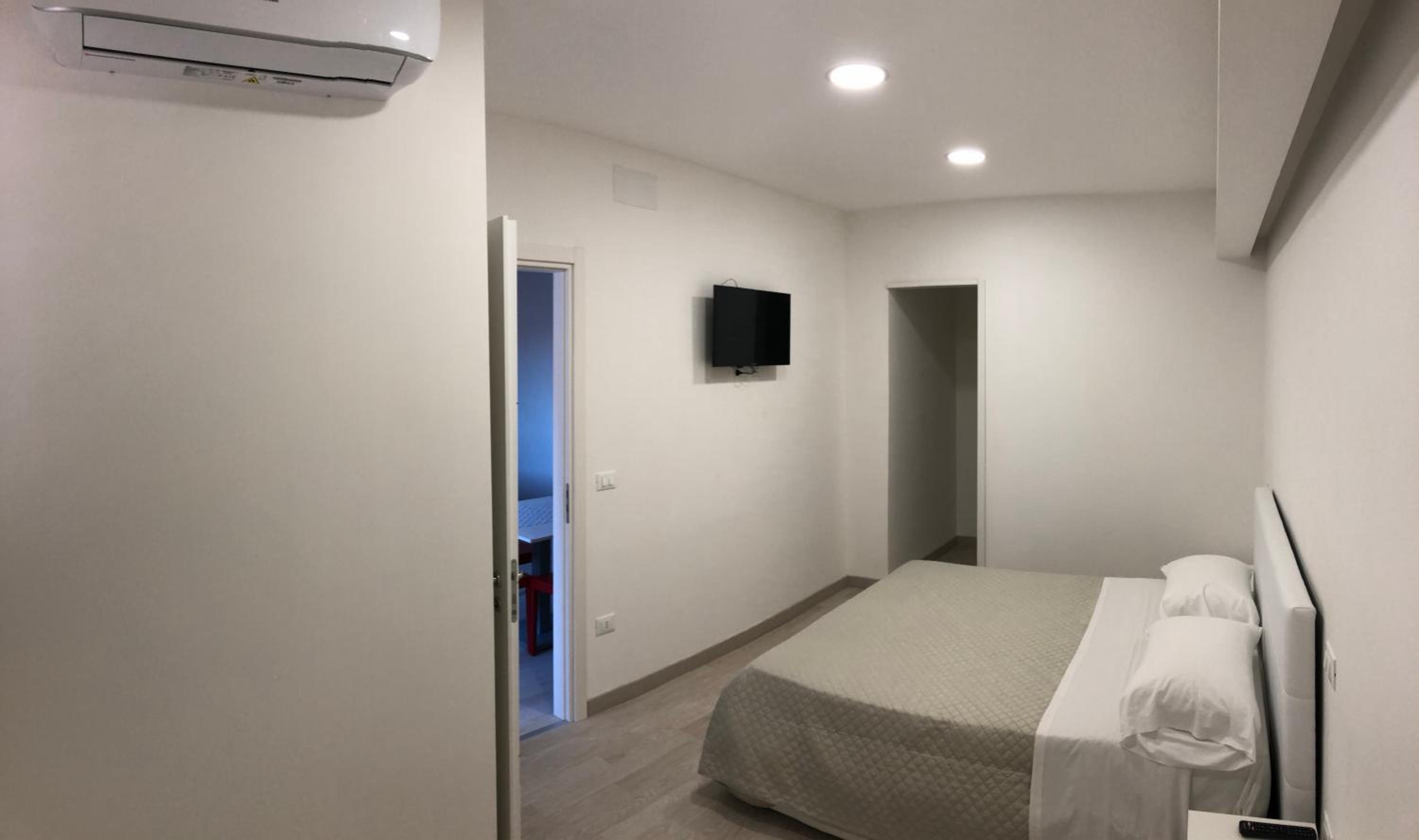 Deluxe King Studio - Photo 2